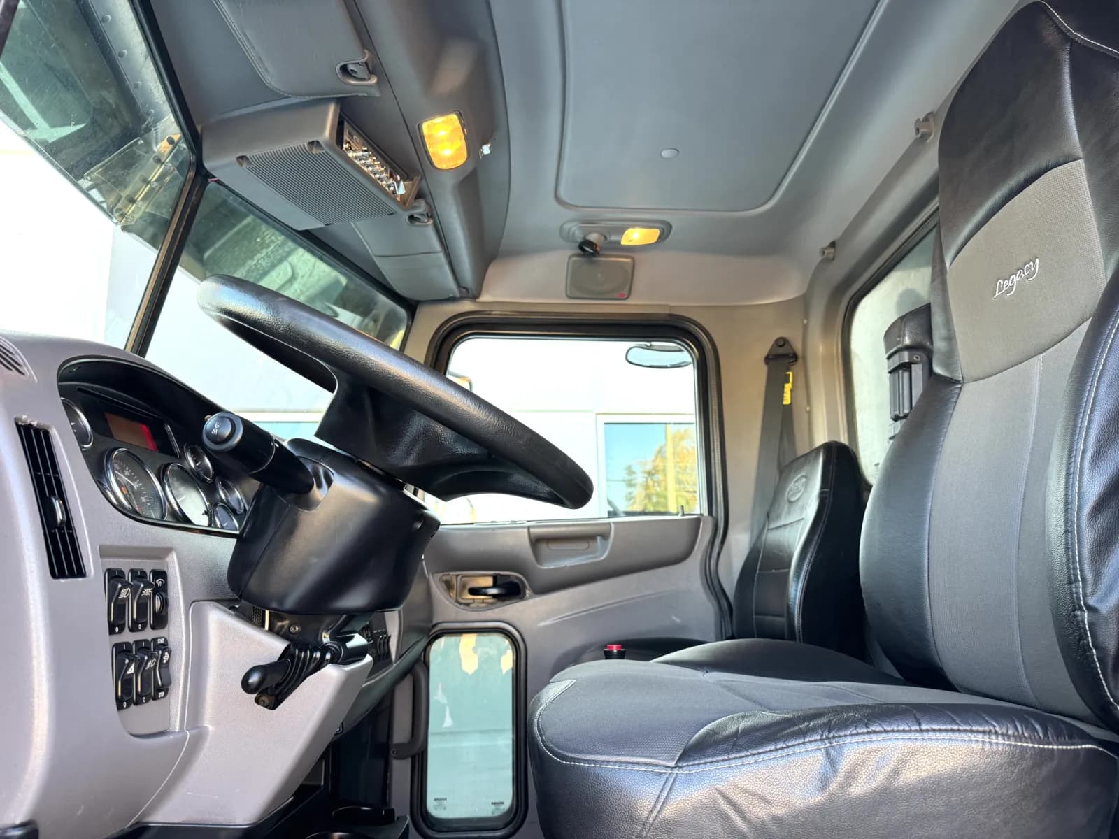 2021 Peterbilt 348 — photo 15