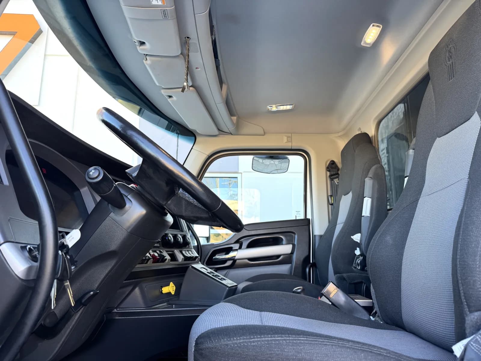 2023 Kenworth T880 — photo 15