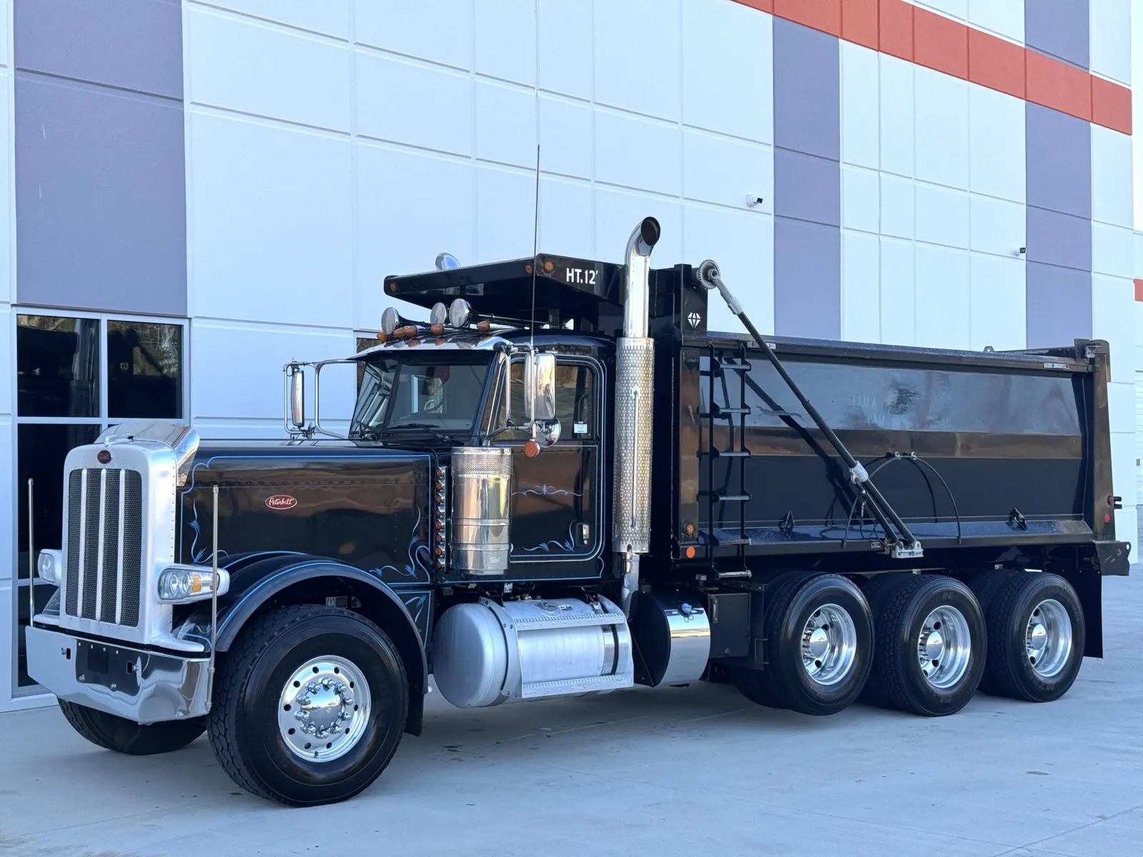 2022 Peterbilt 389 — photo 3