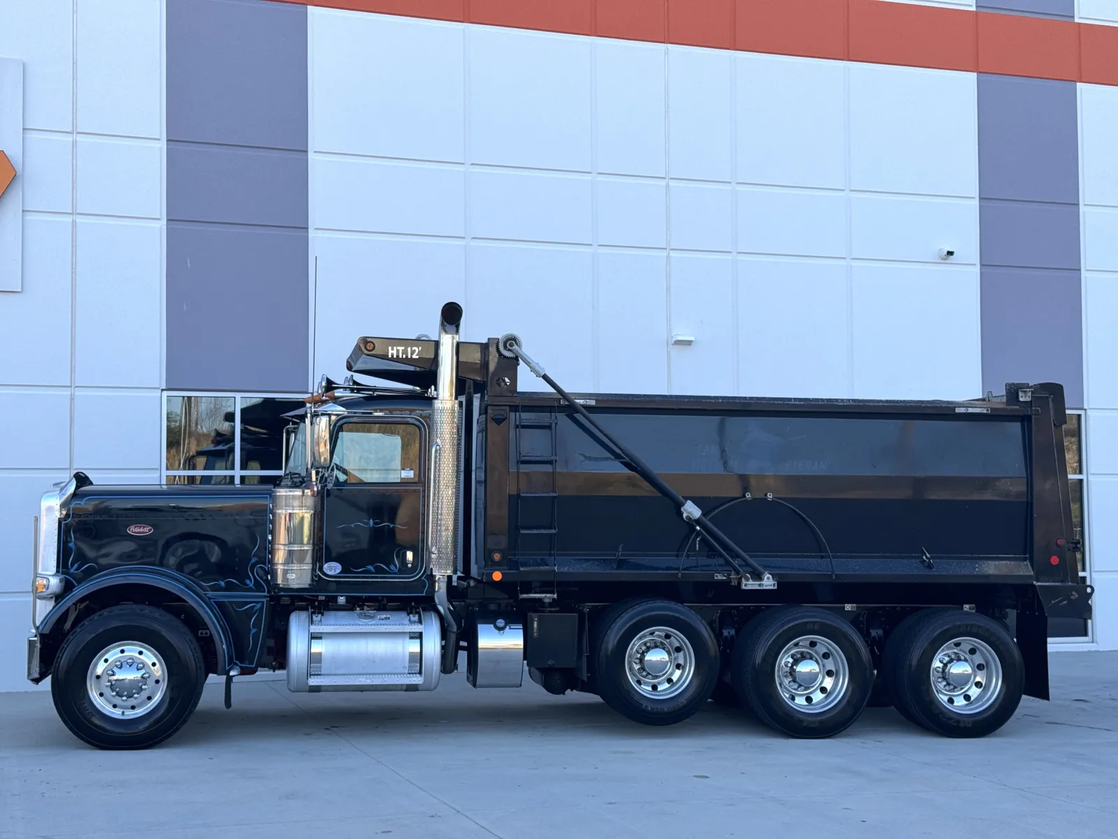 2022 Peterbilt 389 — photo 5