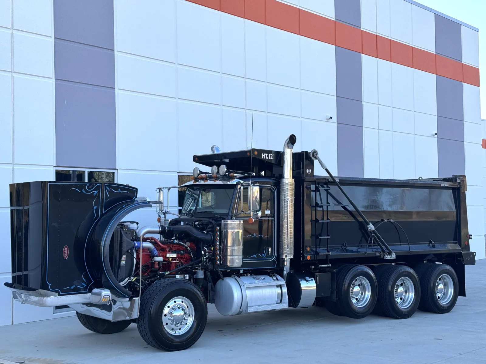 2022 Peterbilt 389 — photo 11