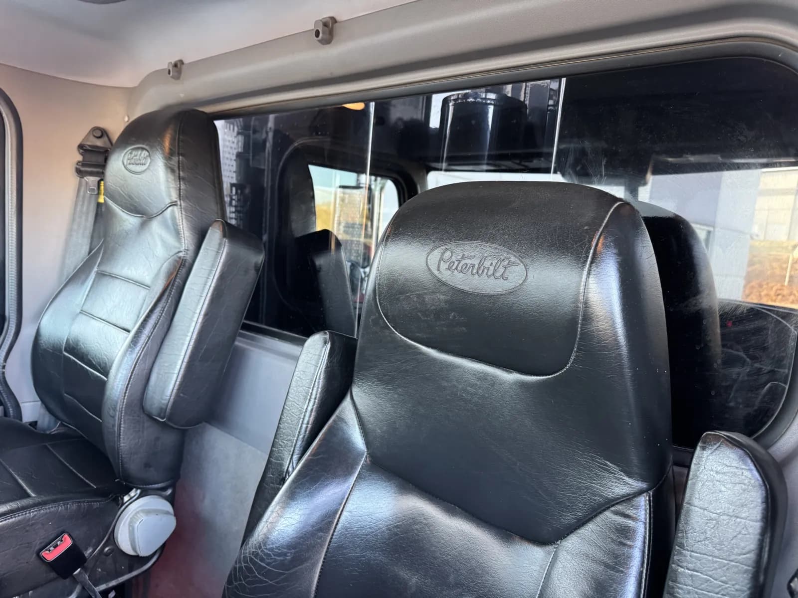 2022 Peterbilt 389 — photo 21