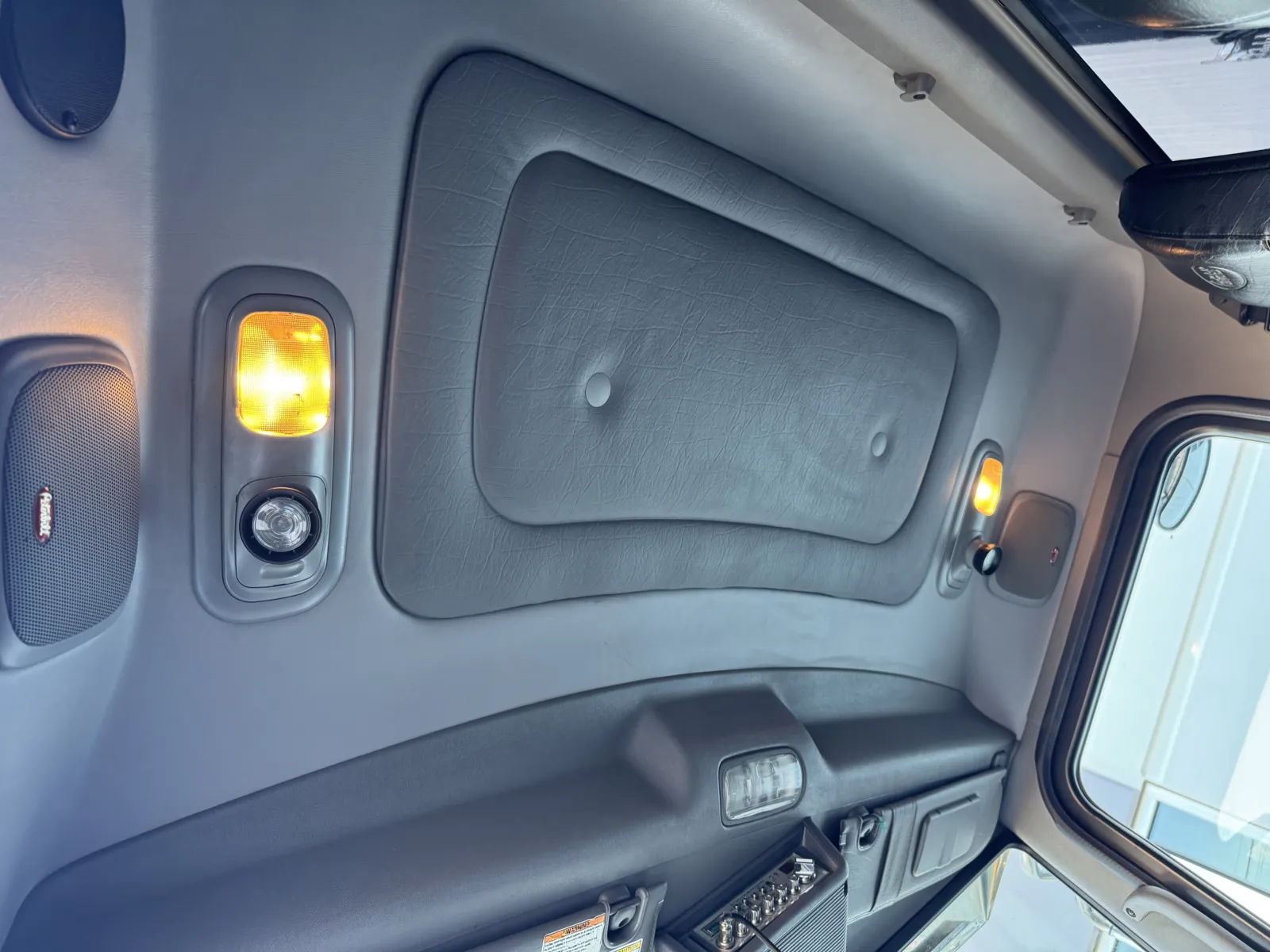 2022 Peterbilt 389 — photo 22