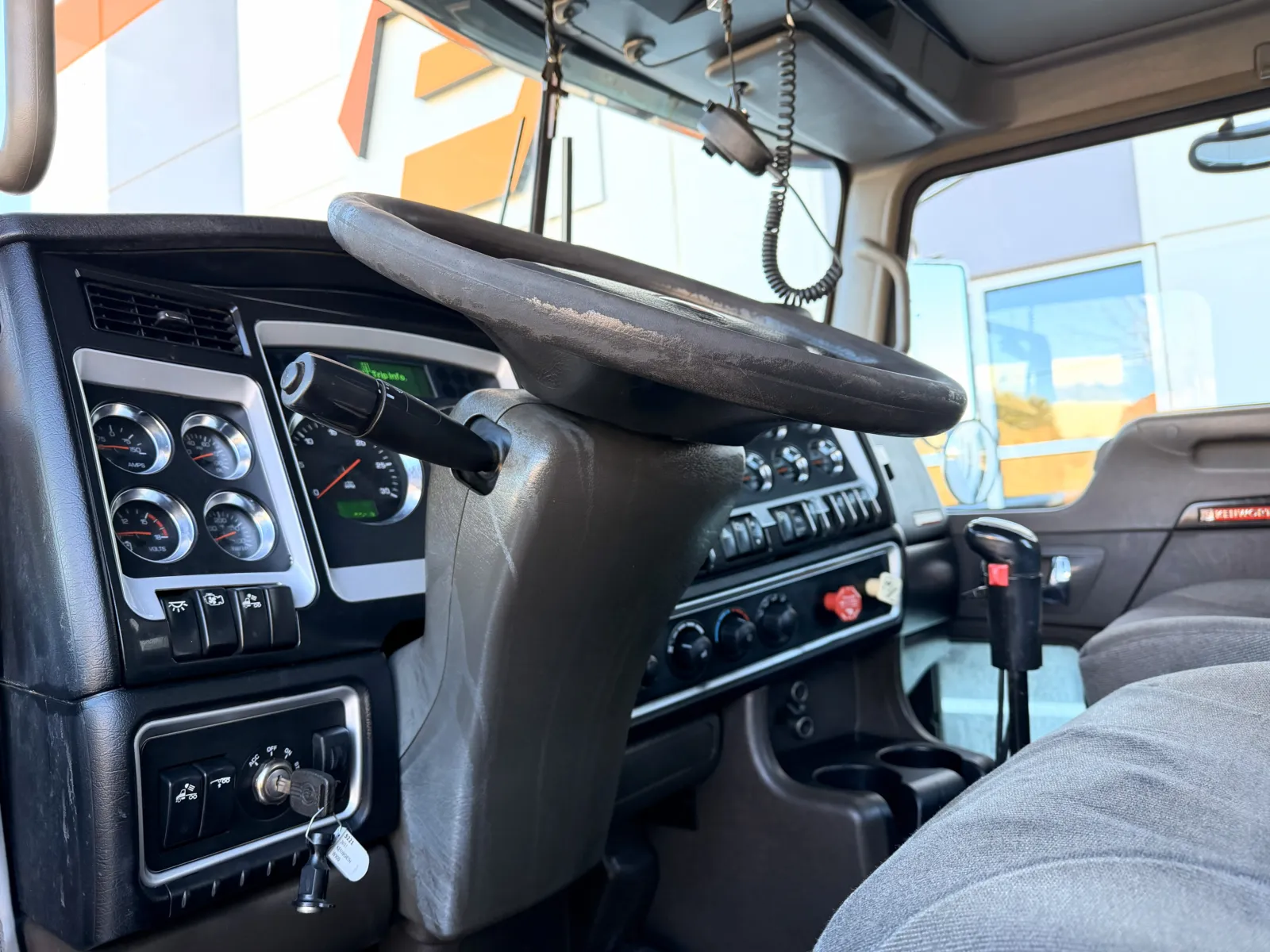 2011 Kenworth W900 — photo 15