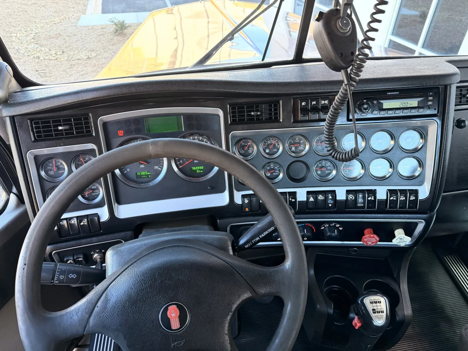 2011 Kenworth W900 — photo 16