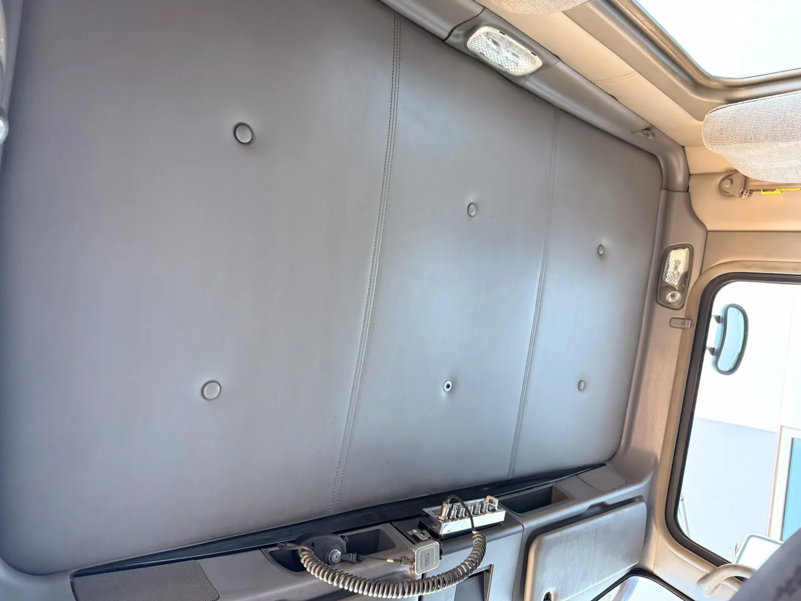 2011 Kenworth W900 — photo 21