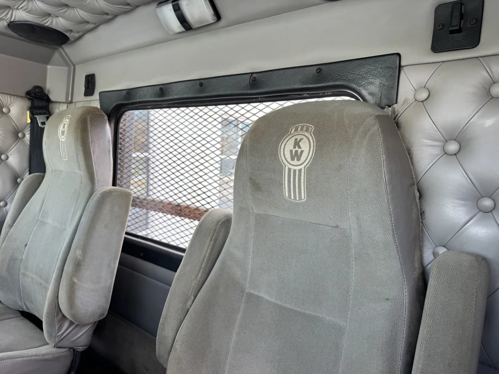 2004 Kenworth T800 — photo 20