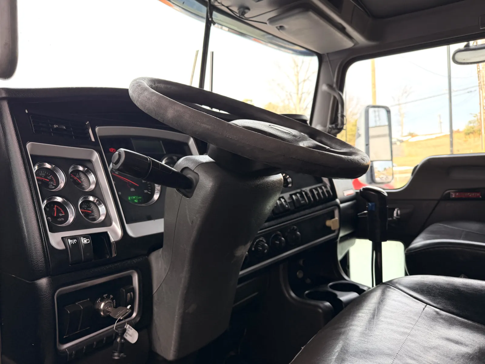 2011 Kenworth T800 — photo 16