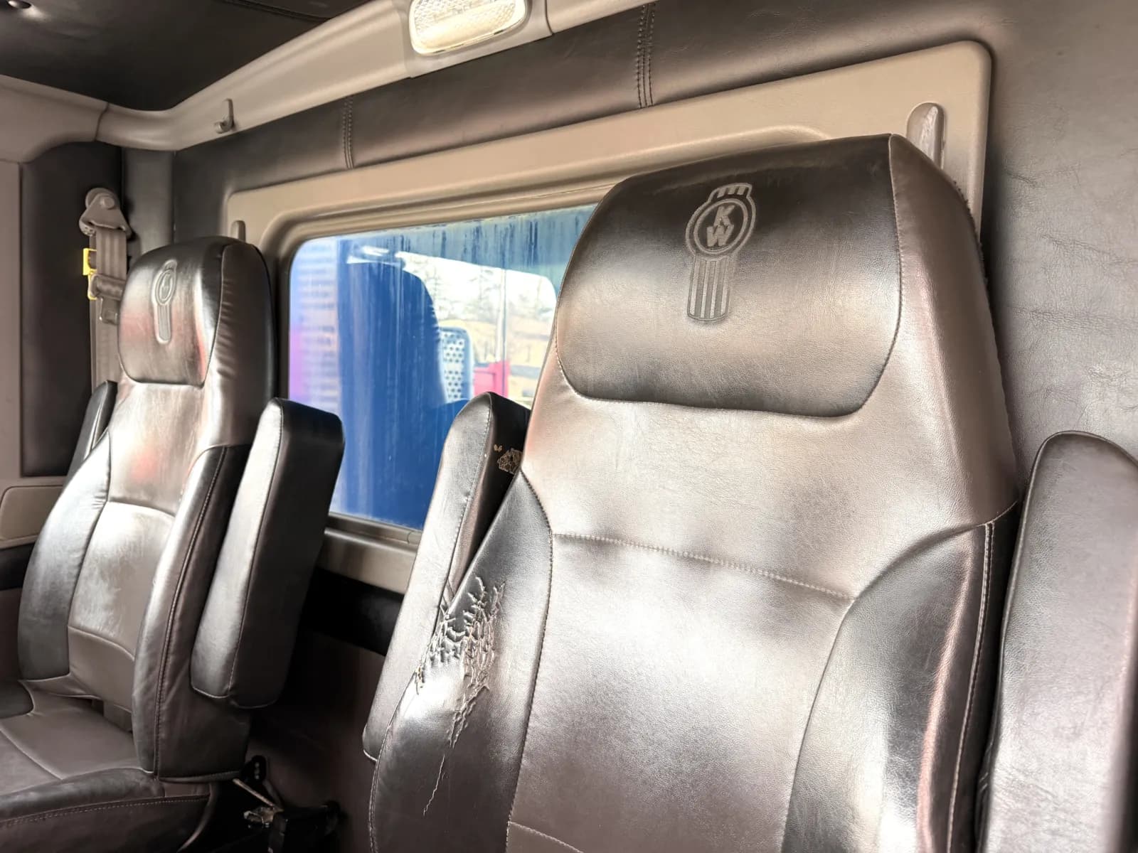 2011 Kenworth T800 — photo 21