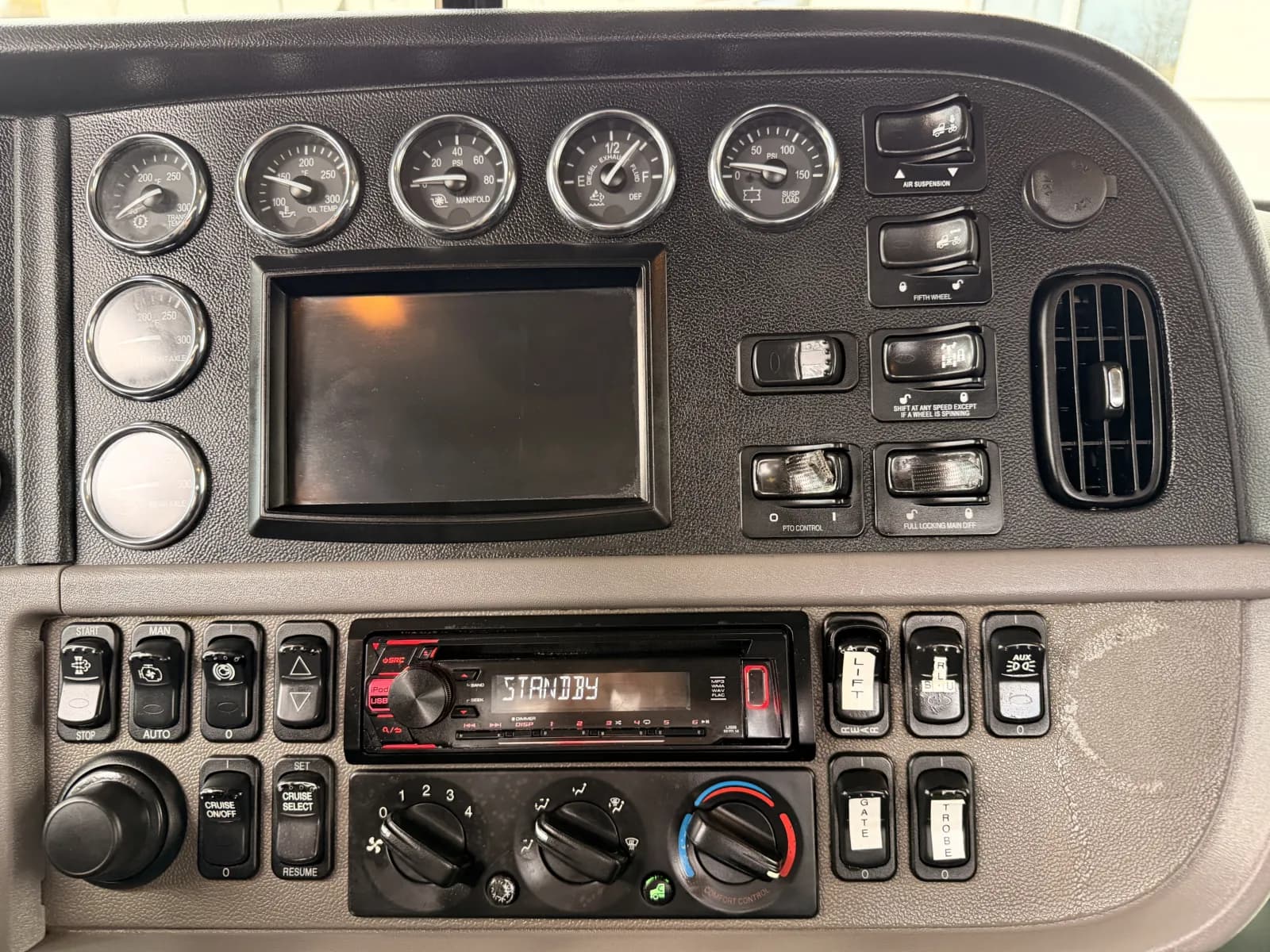 2012 Peterbilt 389 — photo 18