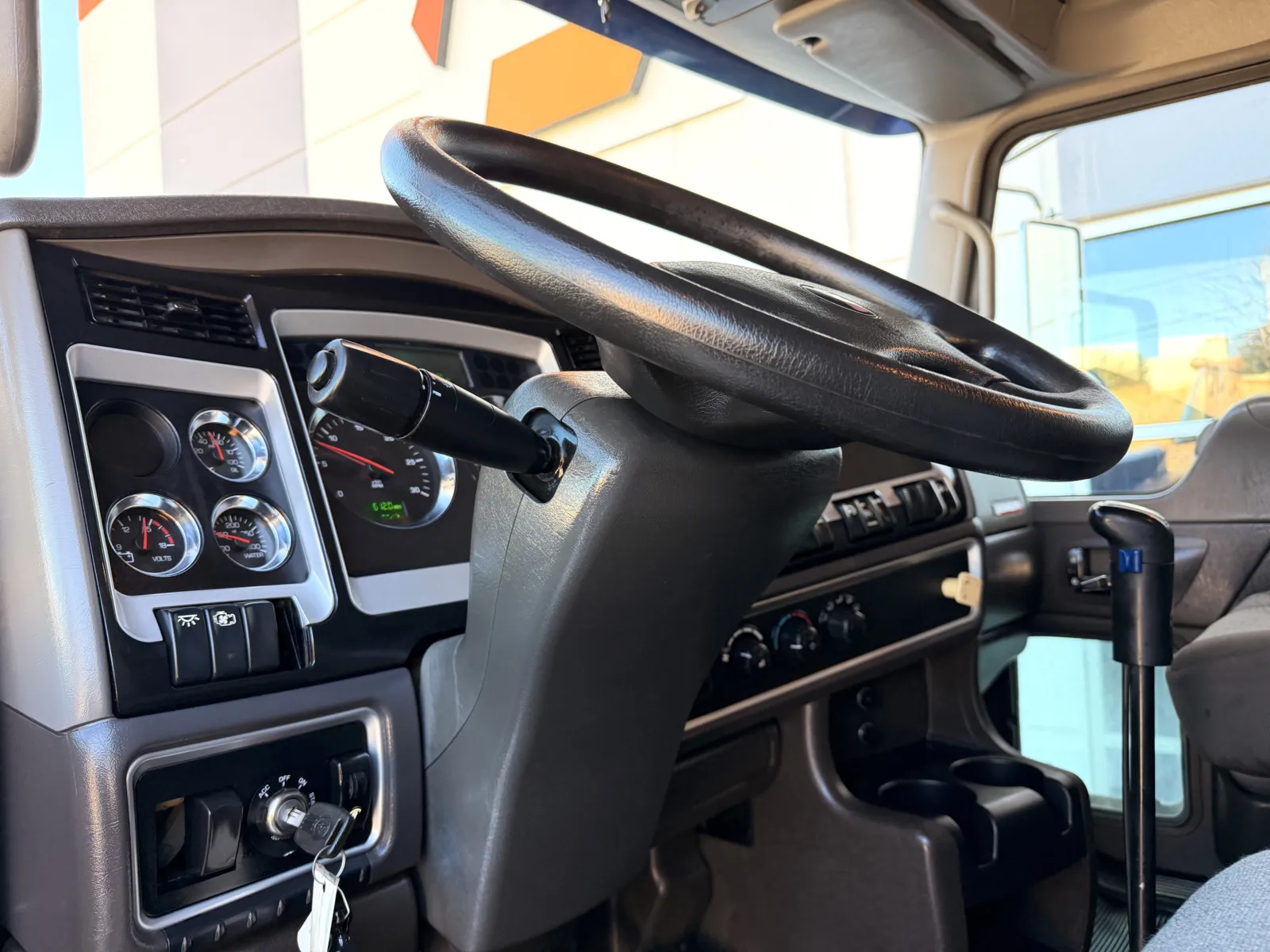 2011 Kenworth T800 — photo 16