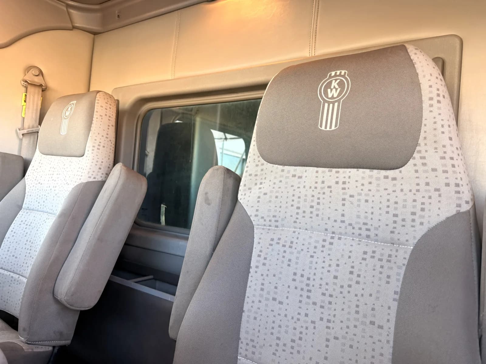 2011 Kenworth T800 — photo 21