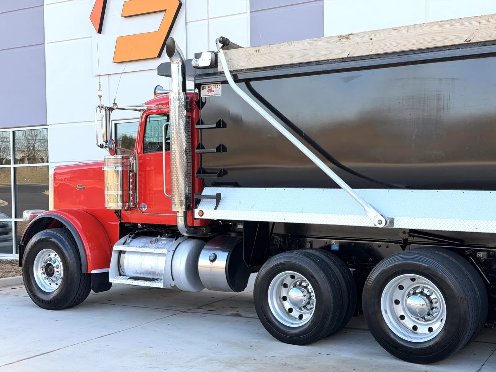 2021 Peterbilt 389 — photo 9