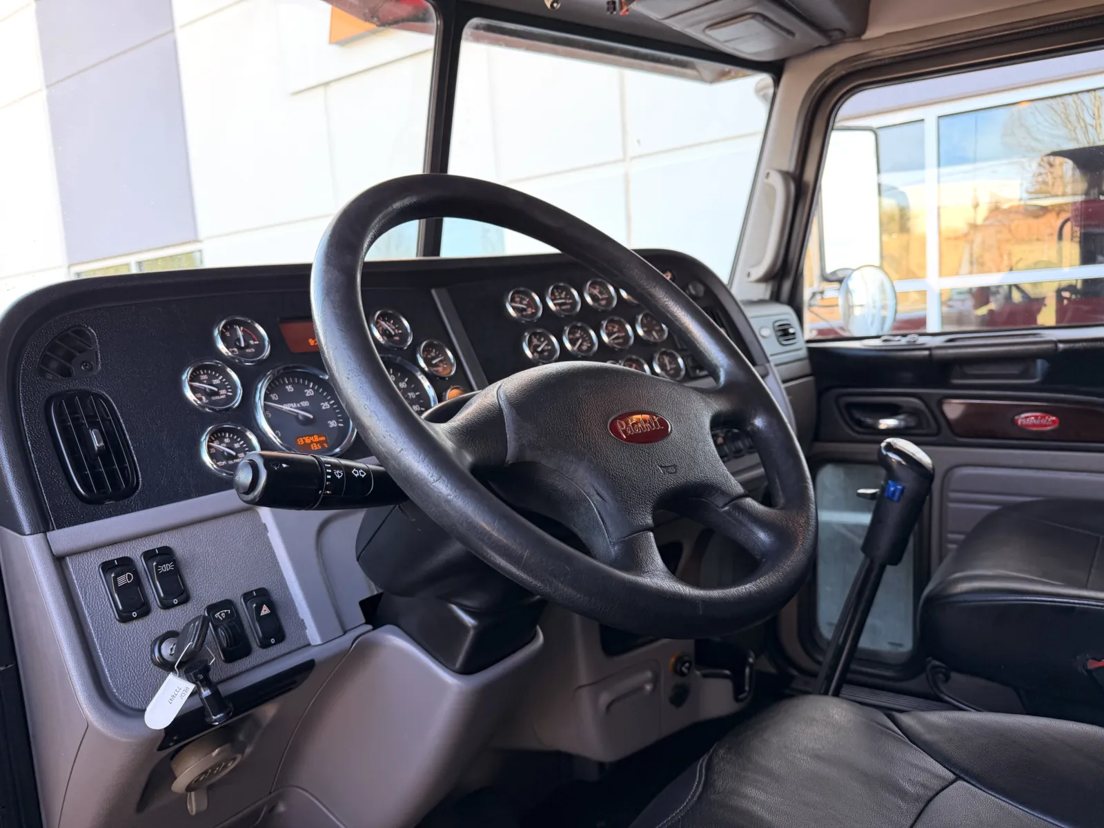 2021 Peterbilt 389 — photo 16