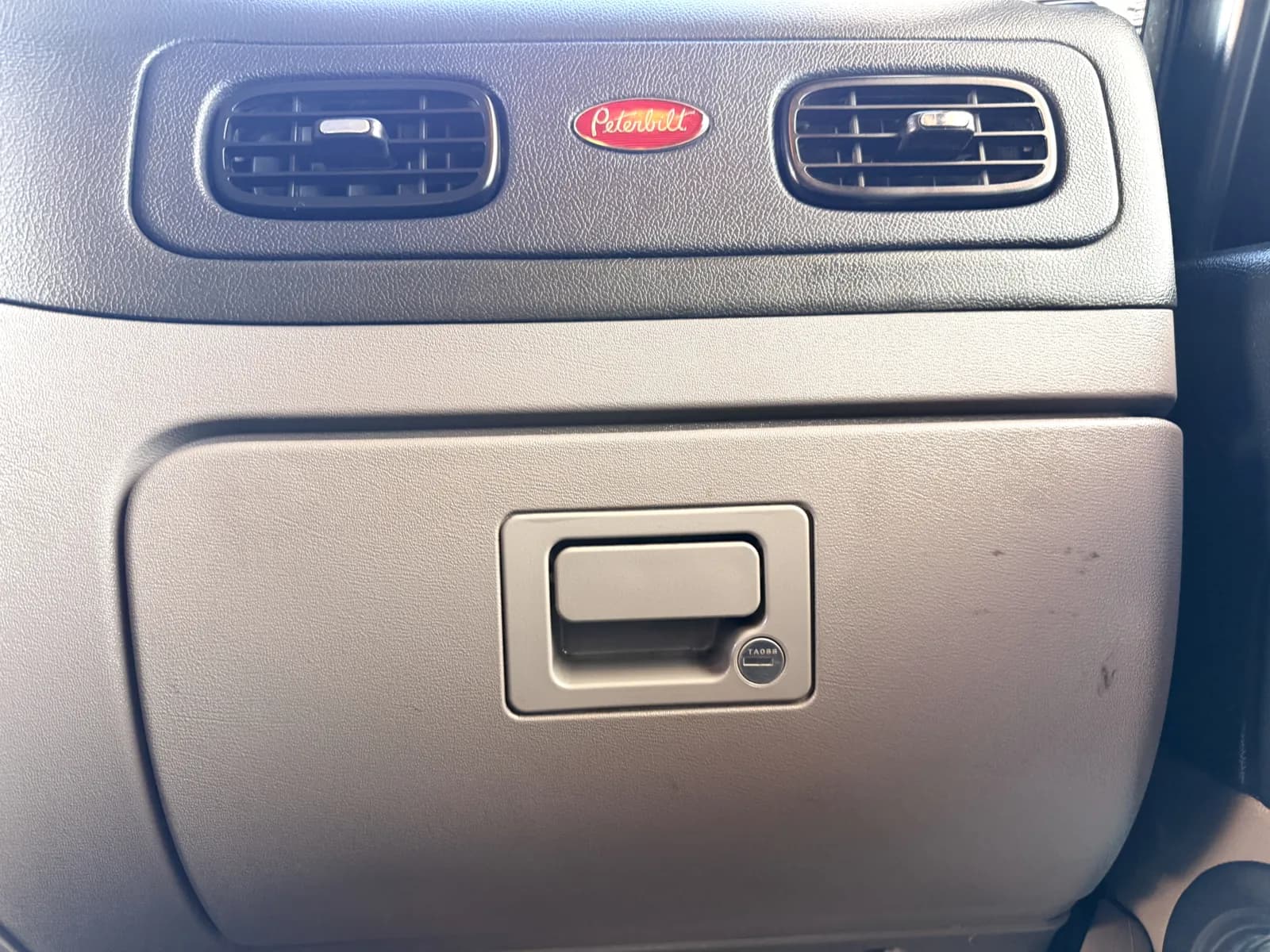 2021 Peterbilt 389 — photo 20