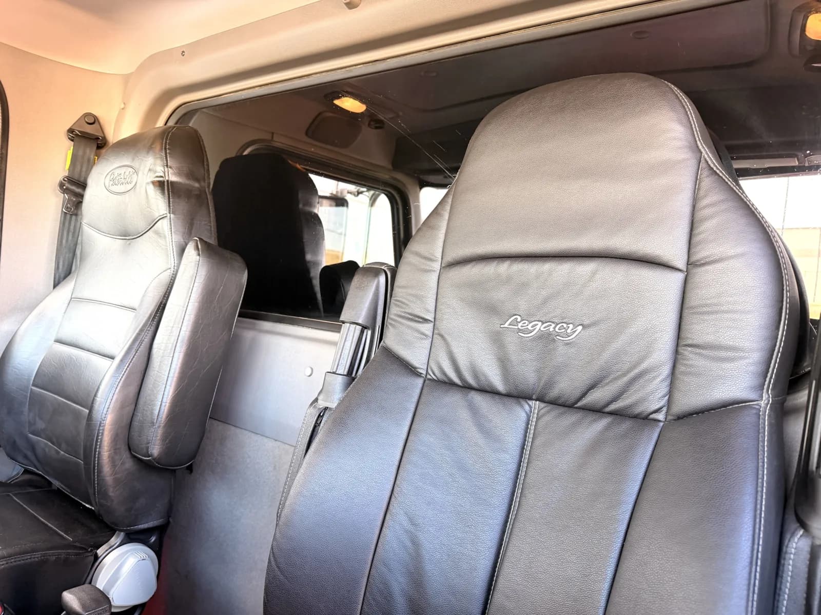 2021 Peterbilt 389 — photo 21