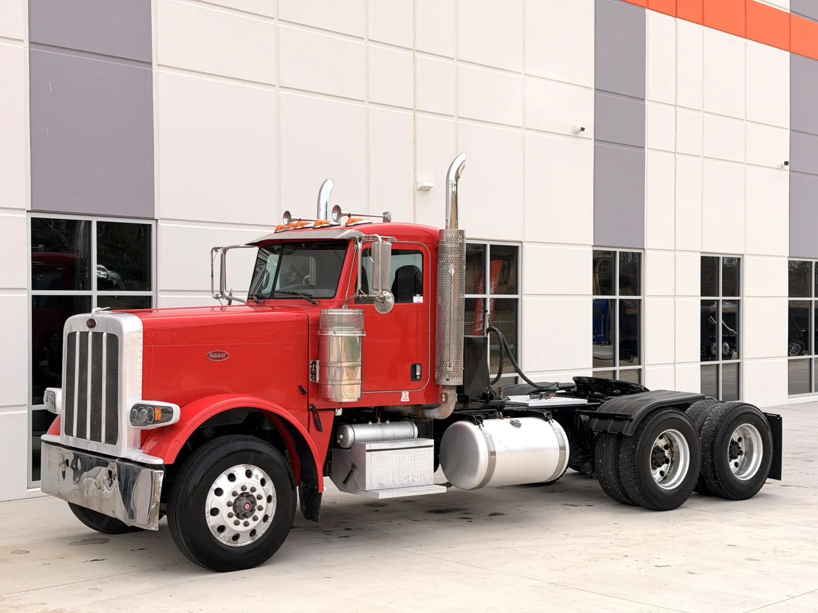 2017 Peterbilt 389 — photo 2