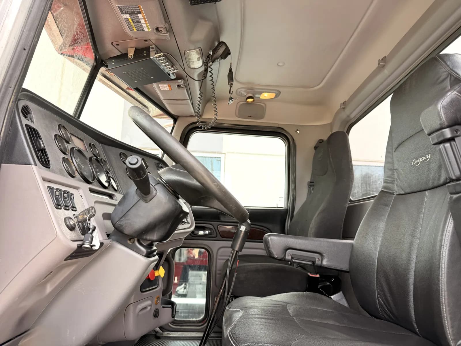 2017 Peterbilt 389 — photo 14