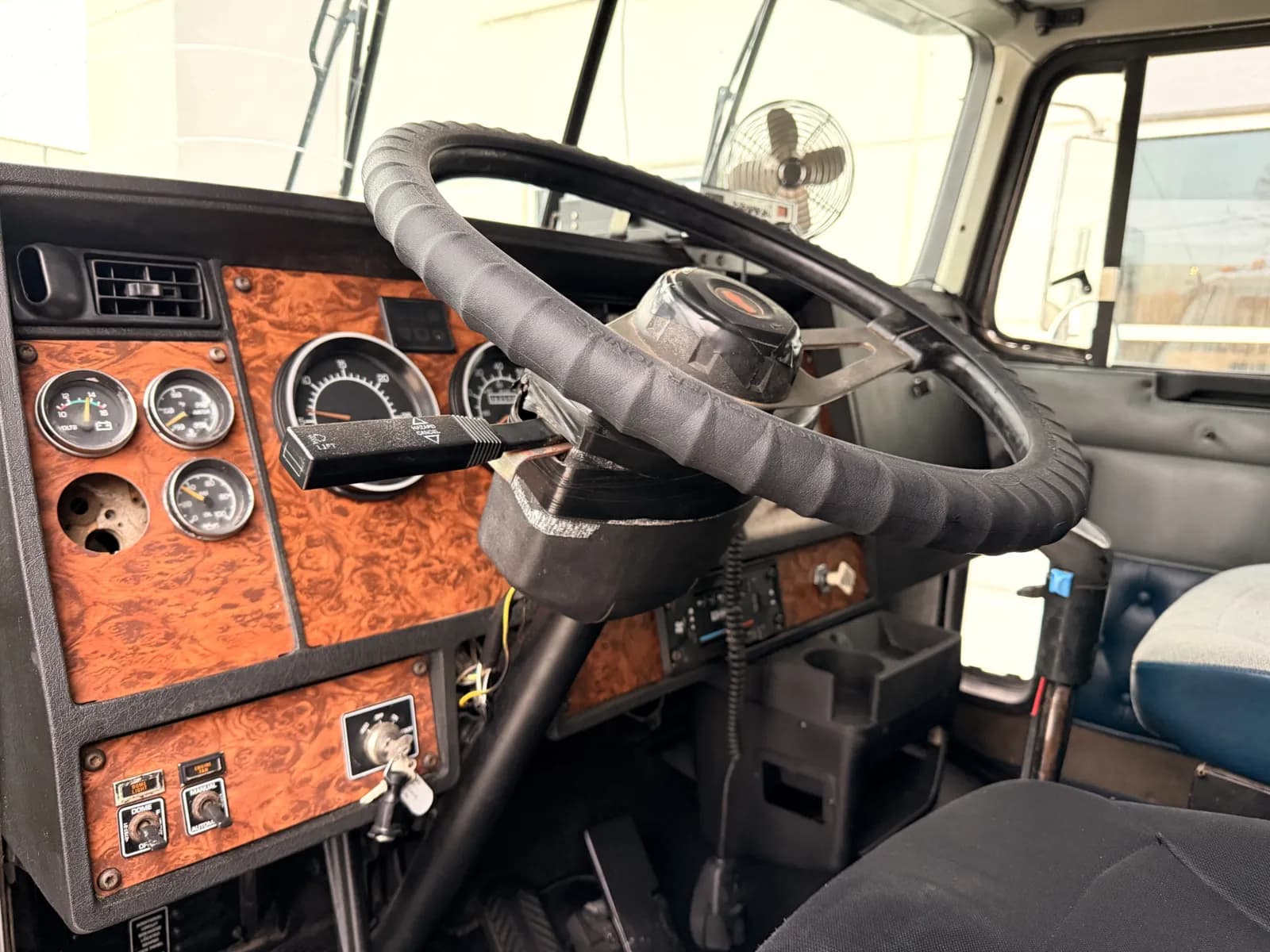 2001 Kenworth T800 — photo 16