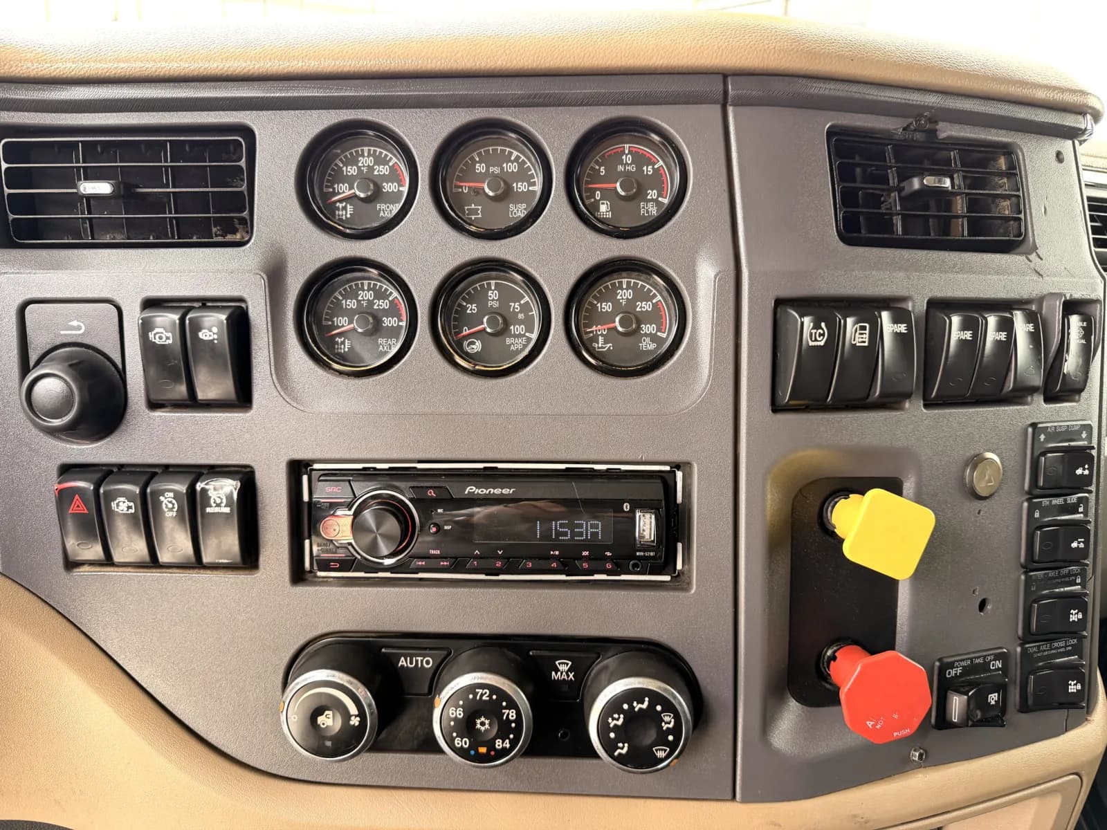 2016 Peterbilt 567 — photo 19