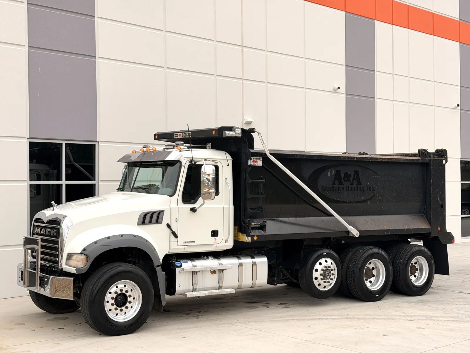 2021 Mack Granite — photo 3