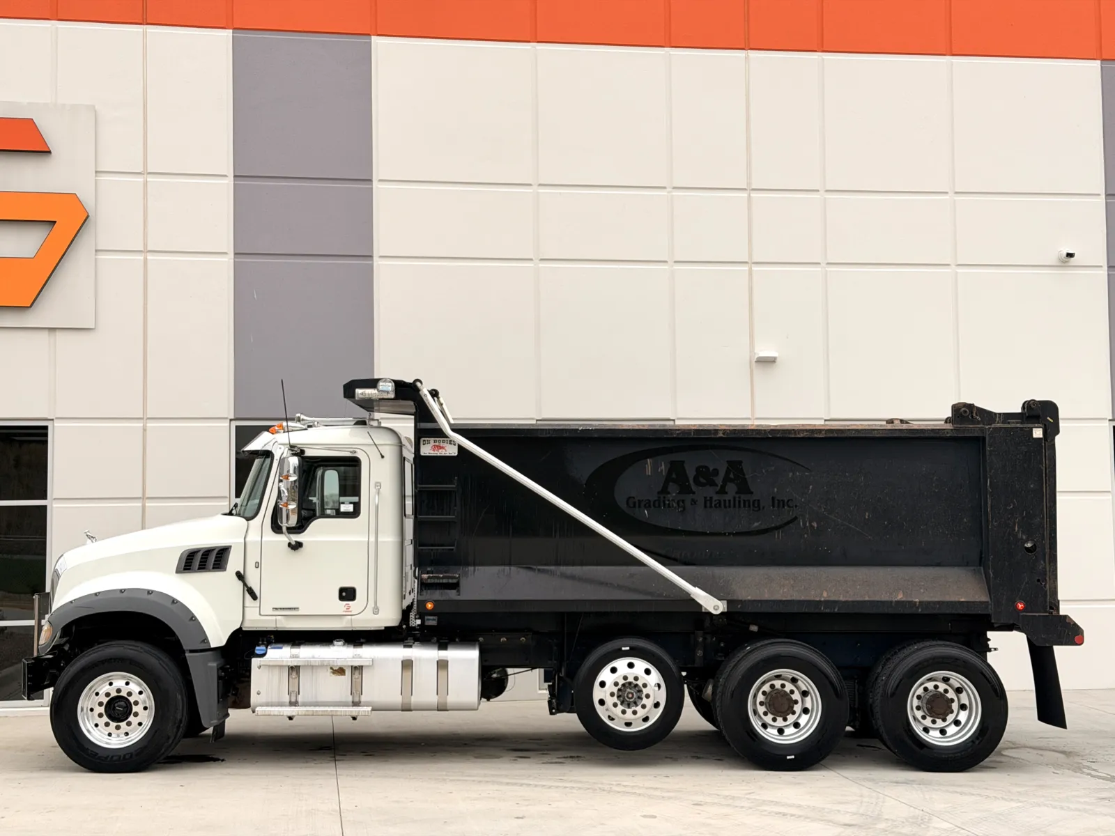 2021 Mack Granite — photo 5