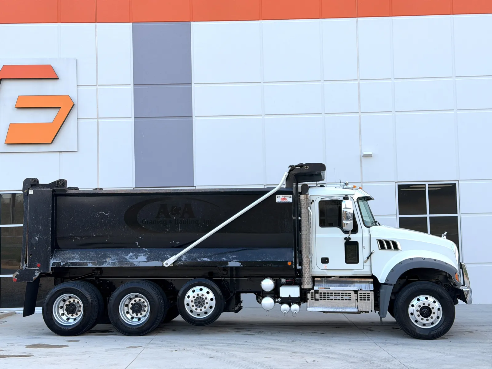 2023 Mack Granite — photo 4