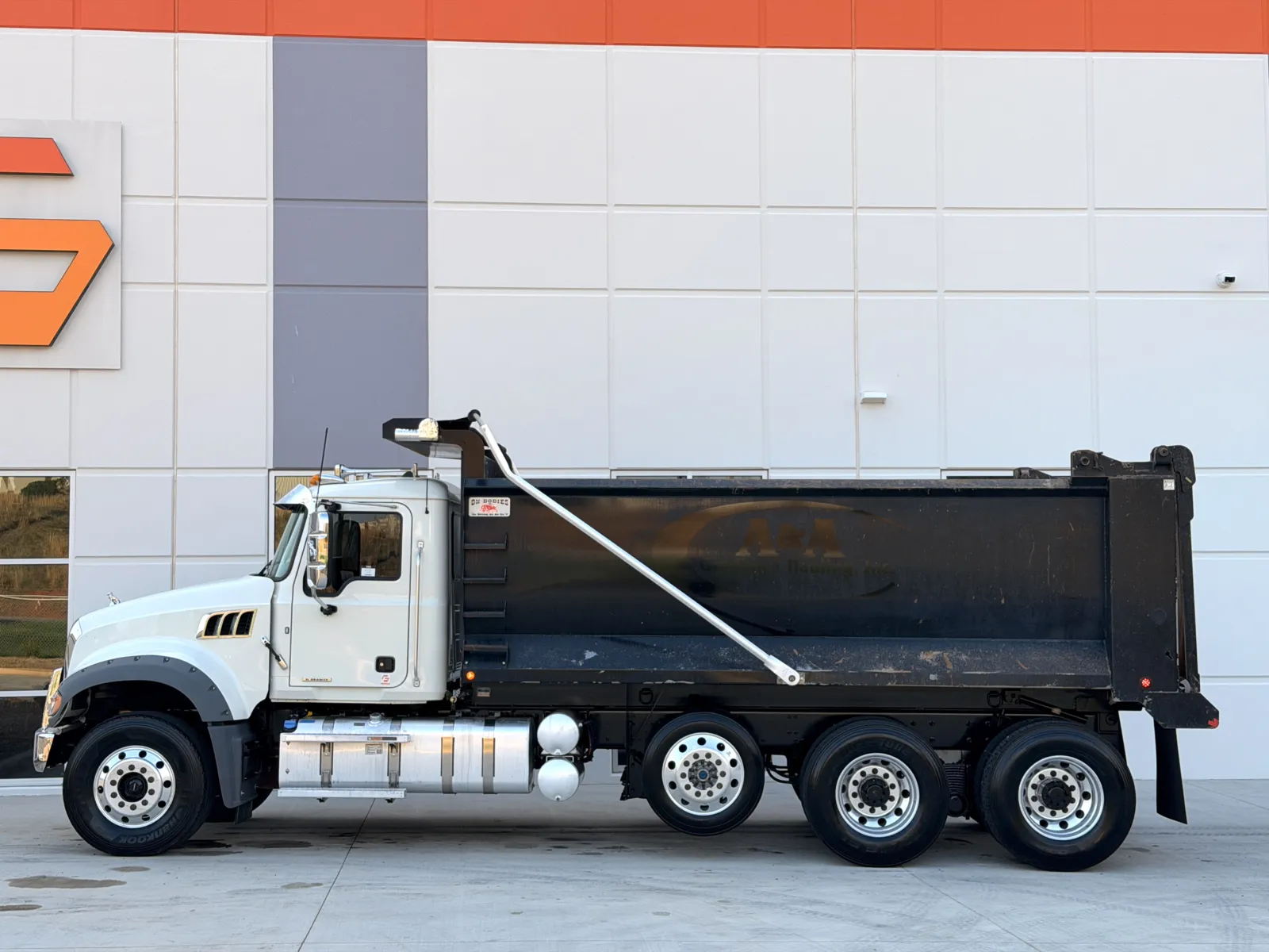 2023 Mack Granite — photo 5