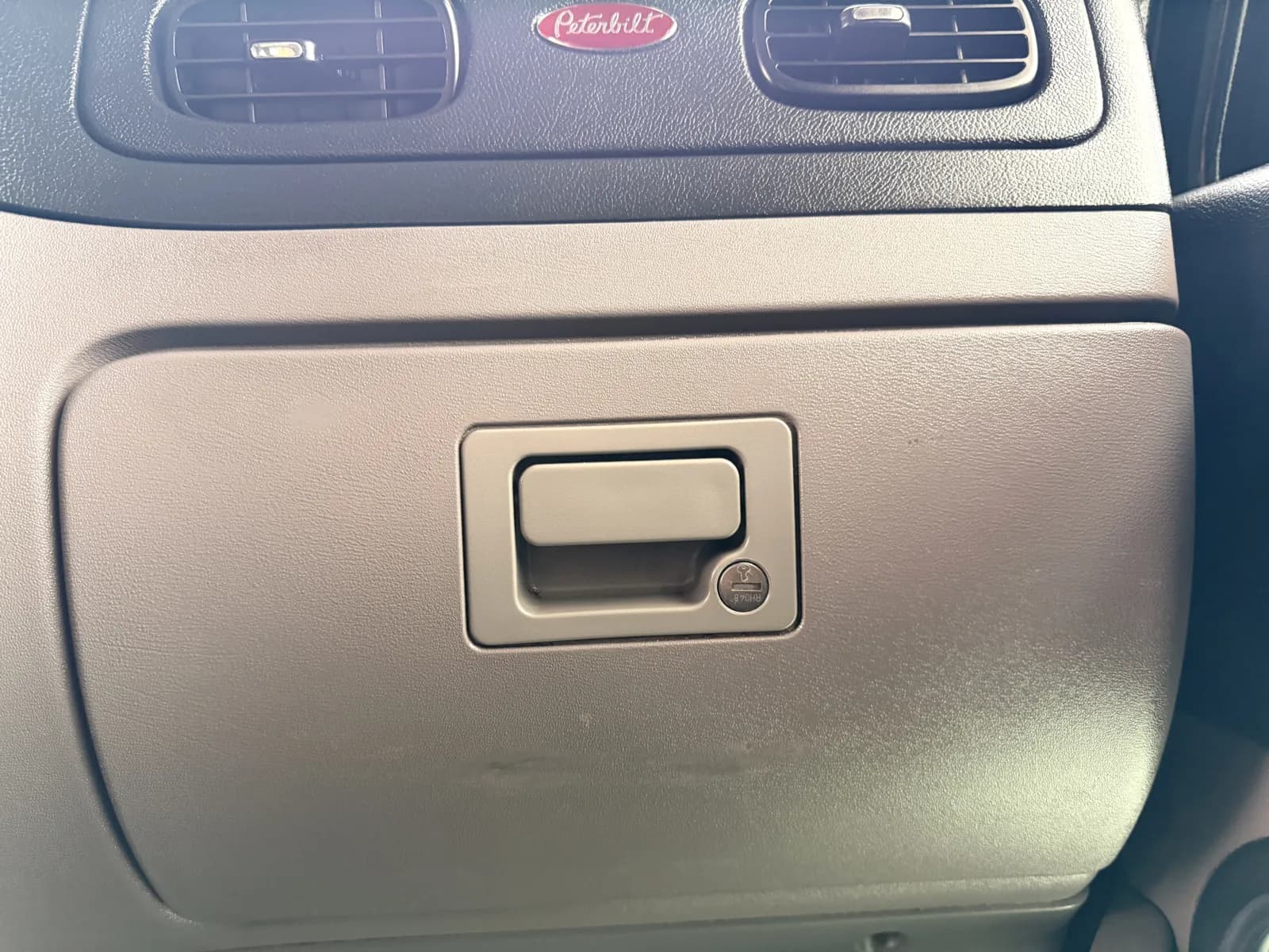 2013 Peterbilt 389 — photo 18