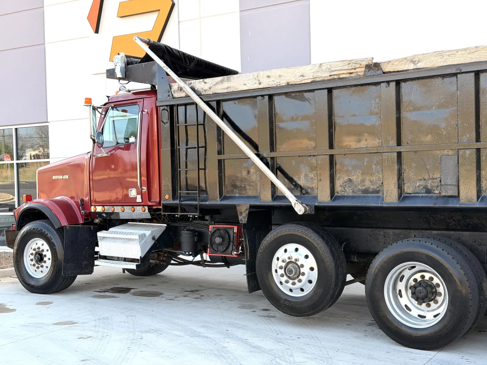 2004 Western Star 4900 — photo 9