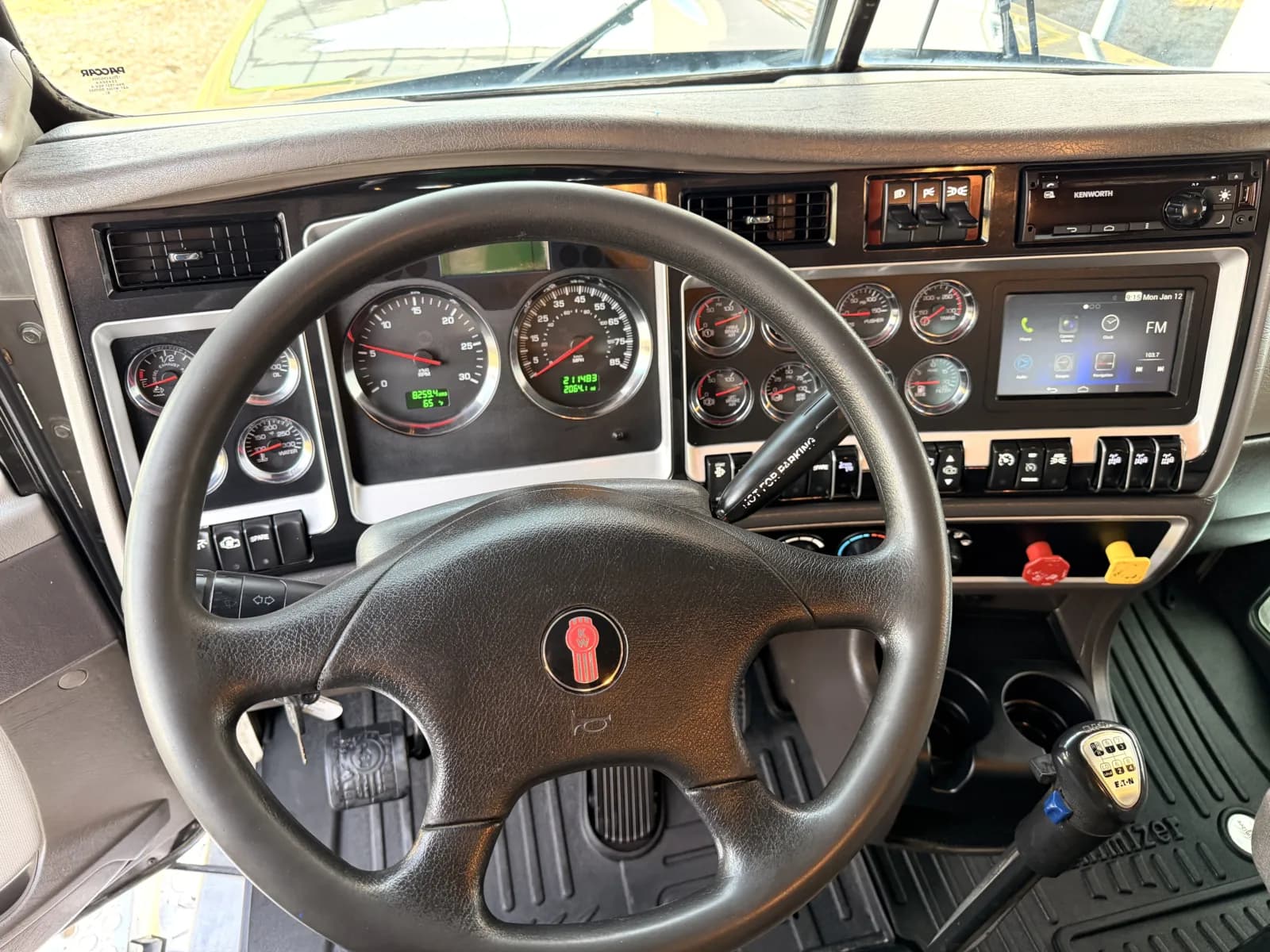 2021 Kenworth W900 — photo 17