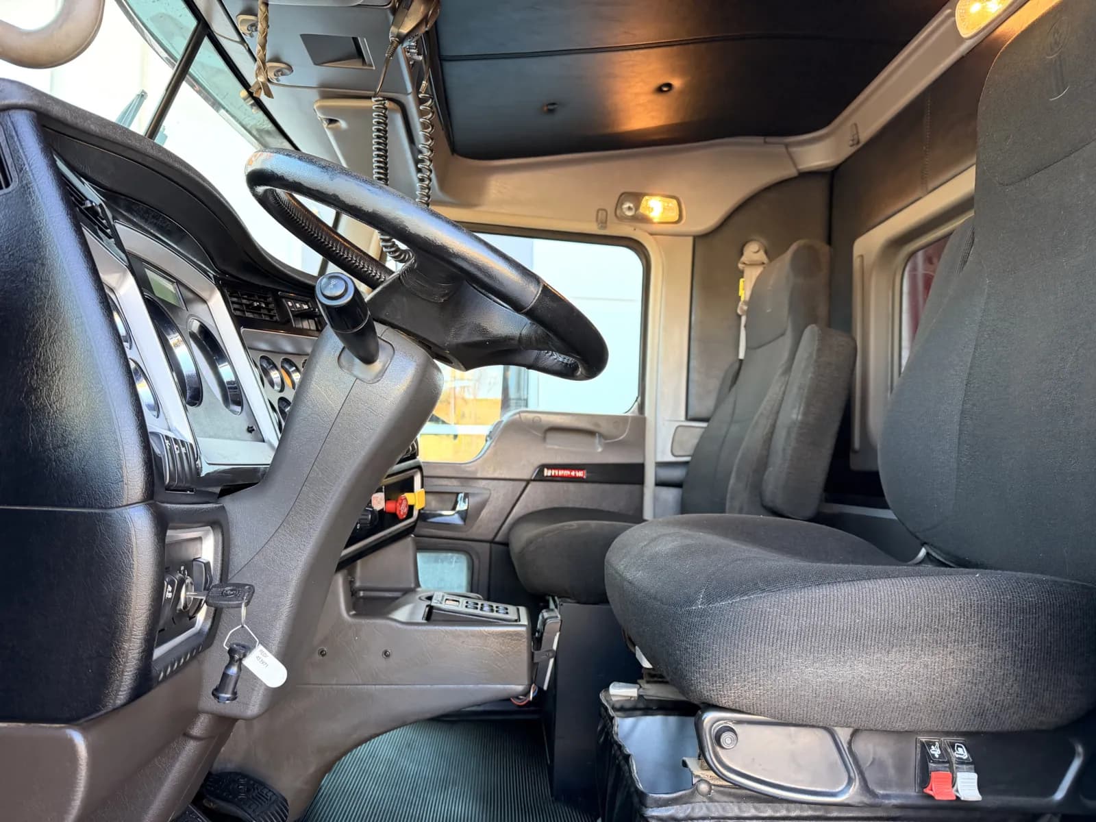 2021 Kenworth W900 — photo 15