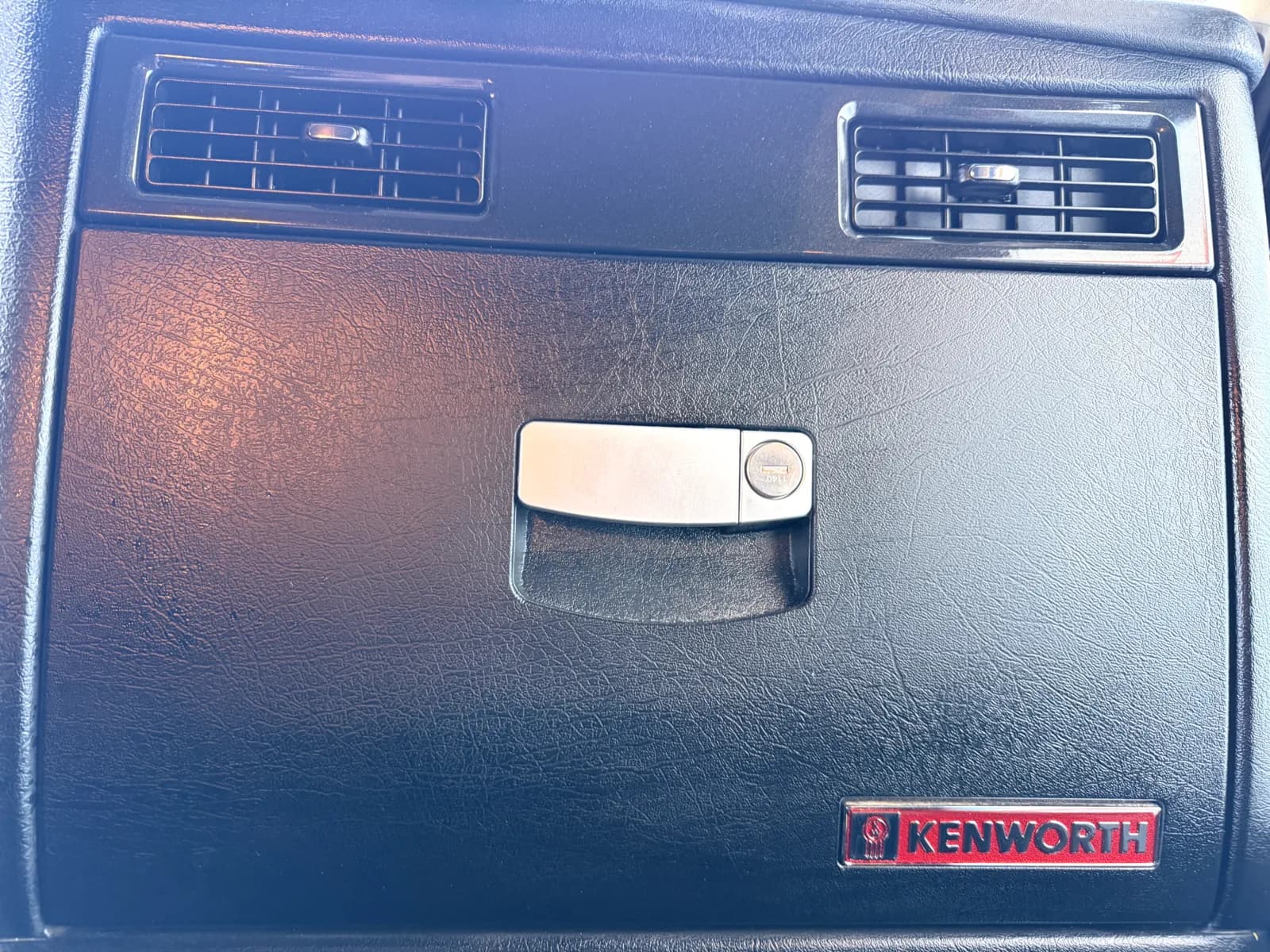 2021 Kenworth W900 — photo 20
