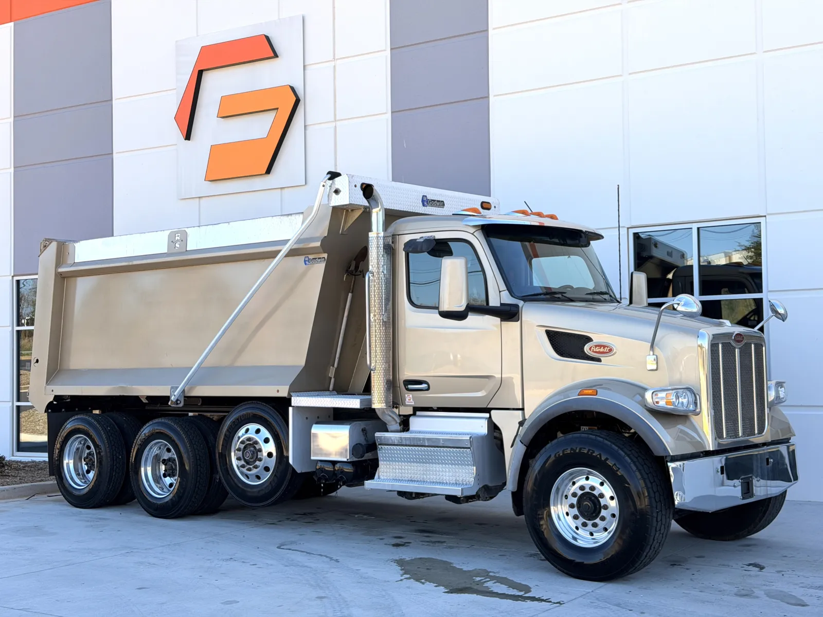 2024 Peterbilt 567 — photo 2