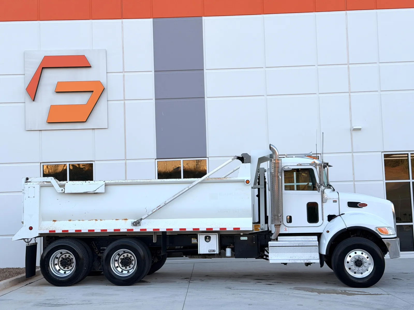 2018 Peterbilt 348 — photo 4