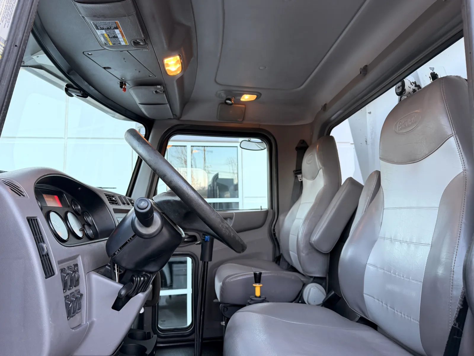 2018 Peterbilt 348 — photo 15