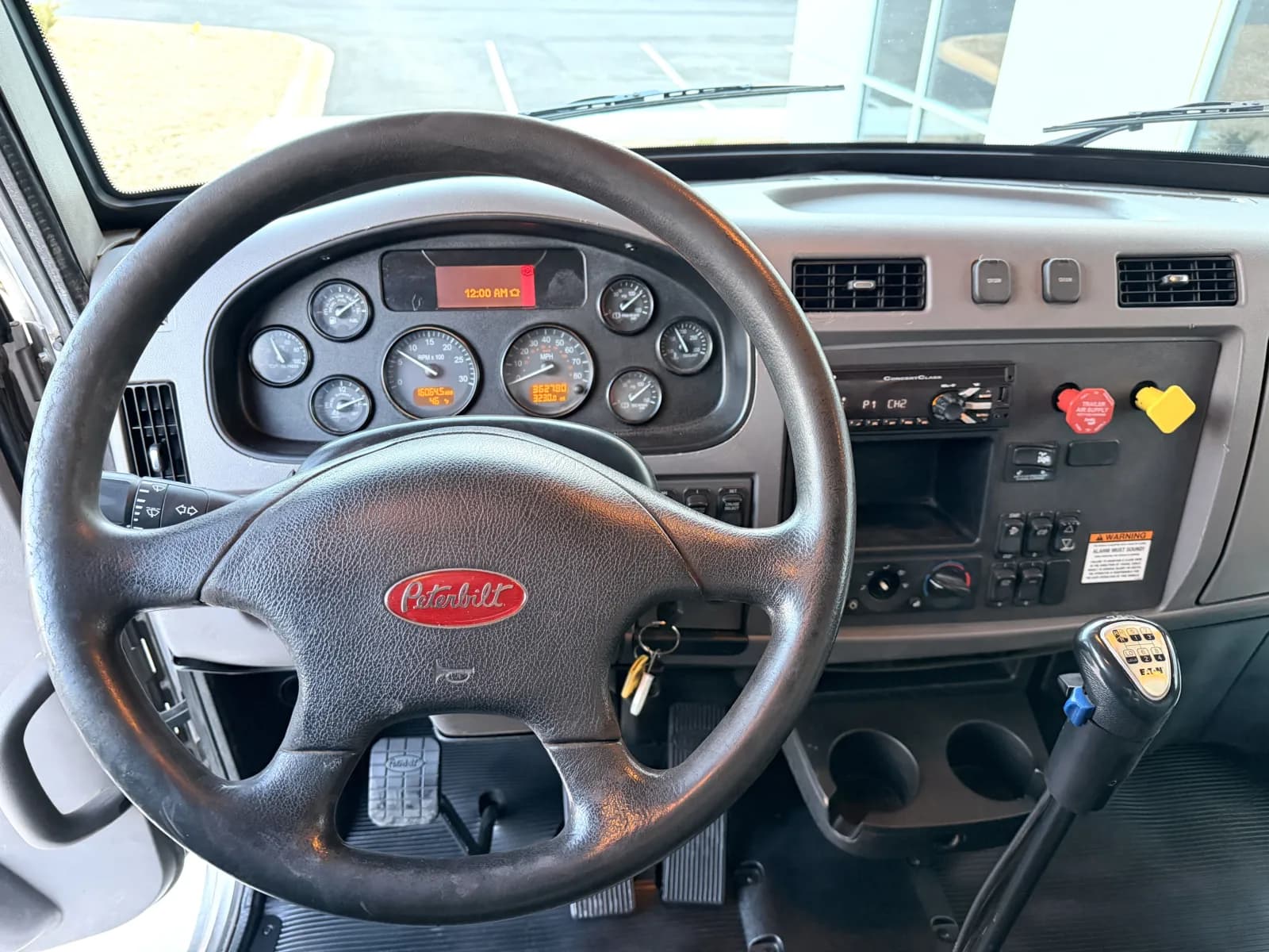 2018 Peterbilt 348 — photo 17