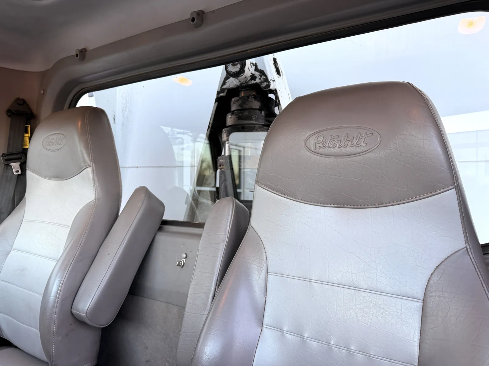 2018 Peterbilt 348 — photo 21