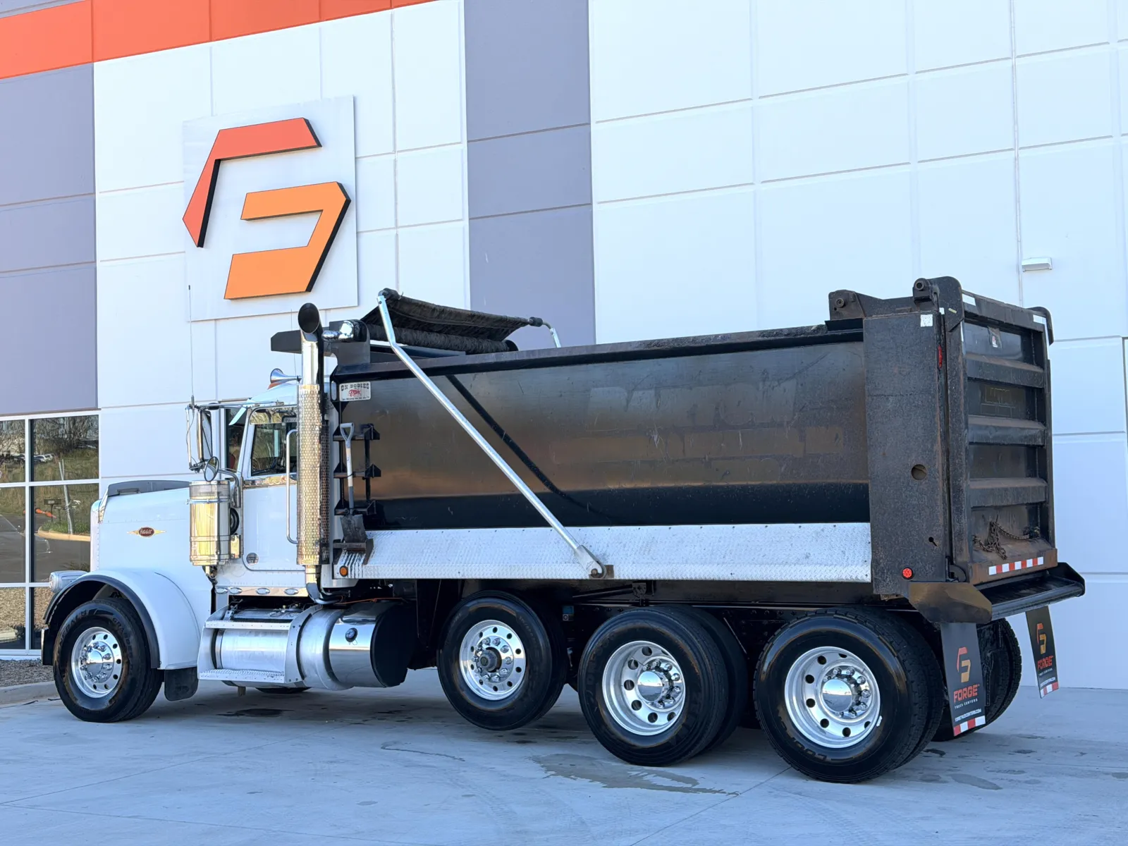 2021 Peterbilt 389 — photo 7