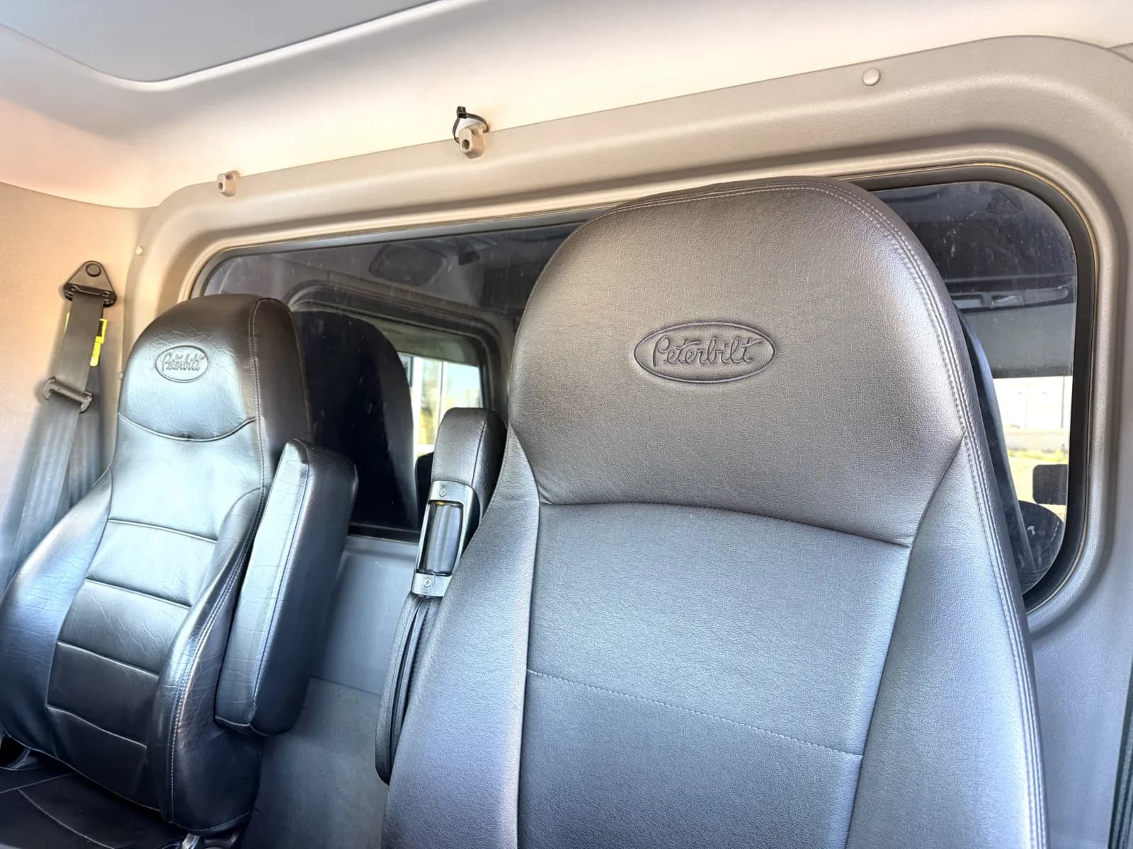 2021 Peterbilt 389 — photo 21