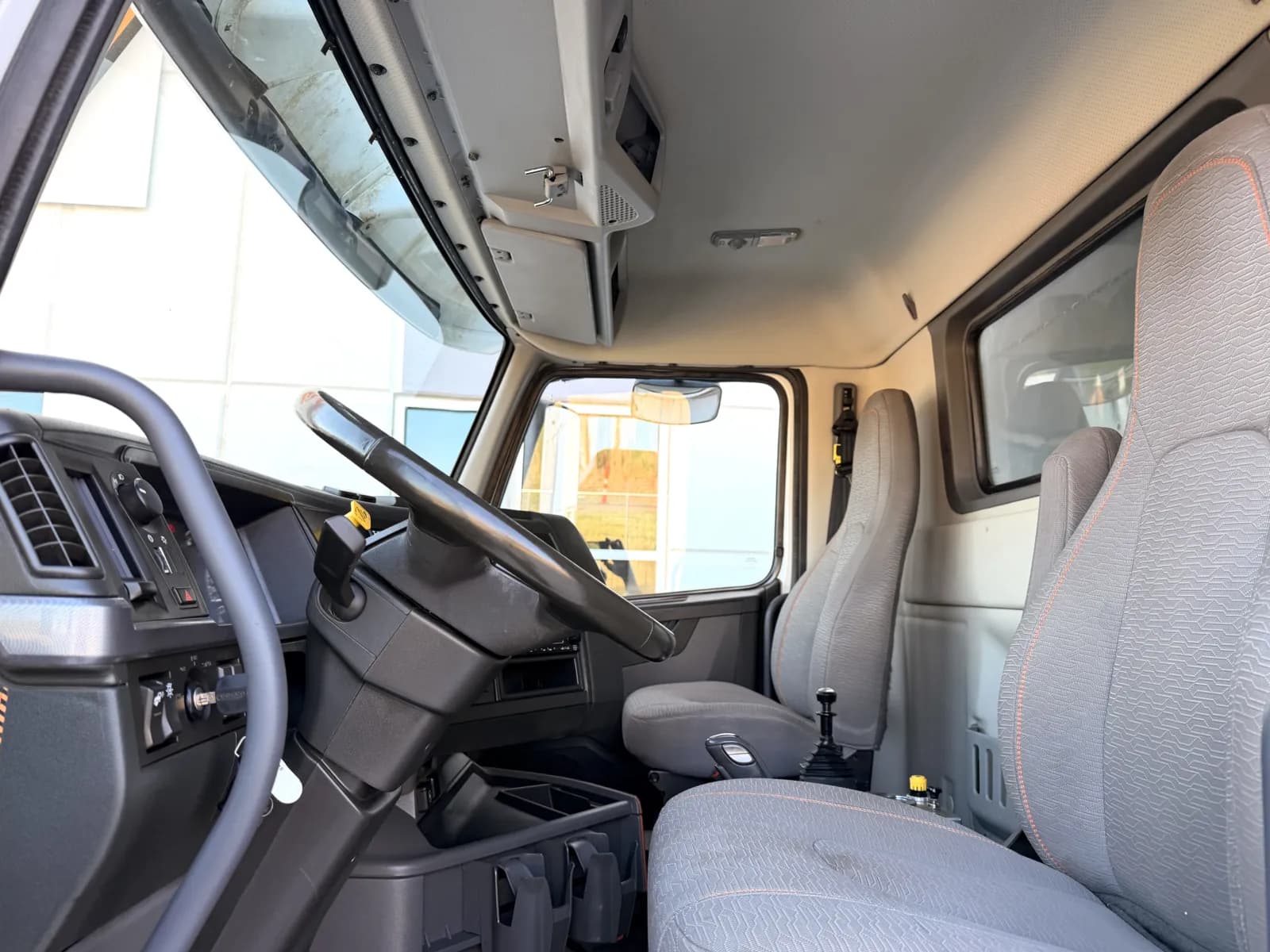 2022 Volvo VHD 300 — photo 15
