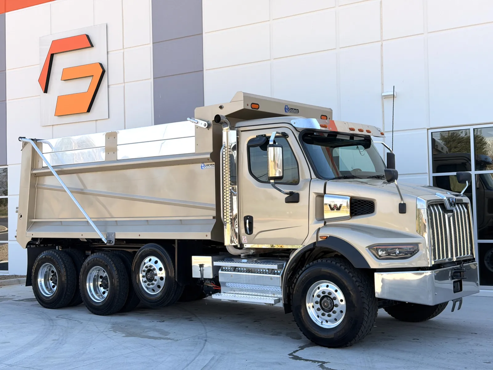 2024 Western Star 4700 — photo 2