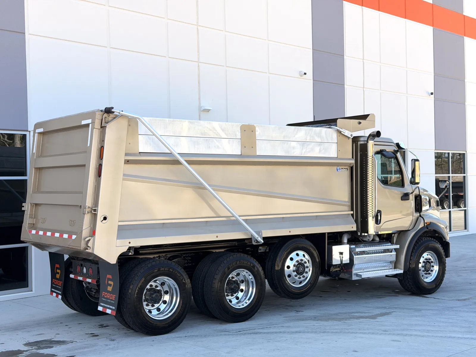 2024 Western Star 4700 — photo 6
