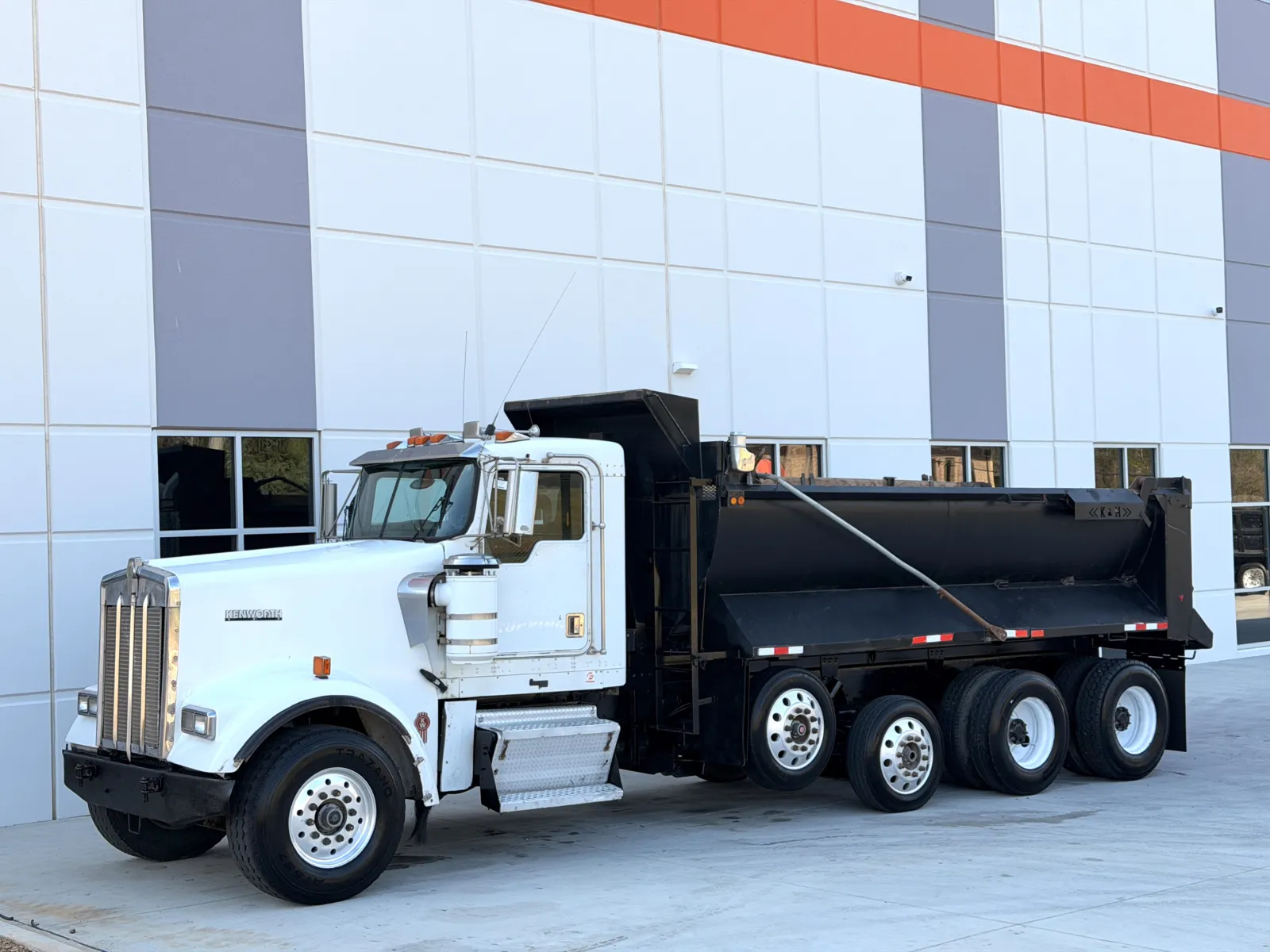 2001 Kenworth W900 — photo 3