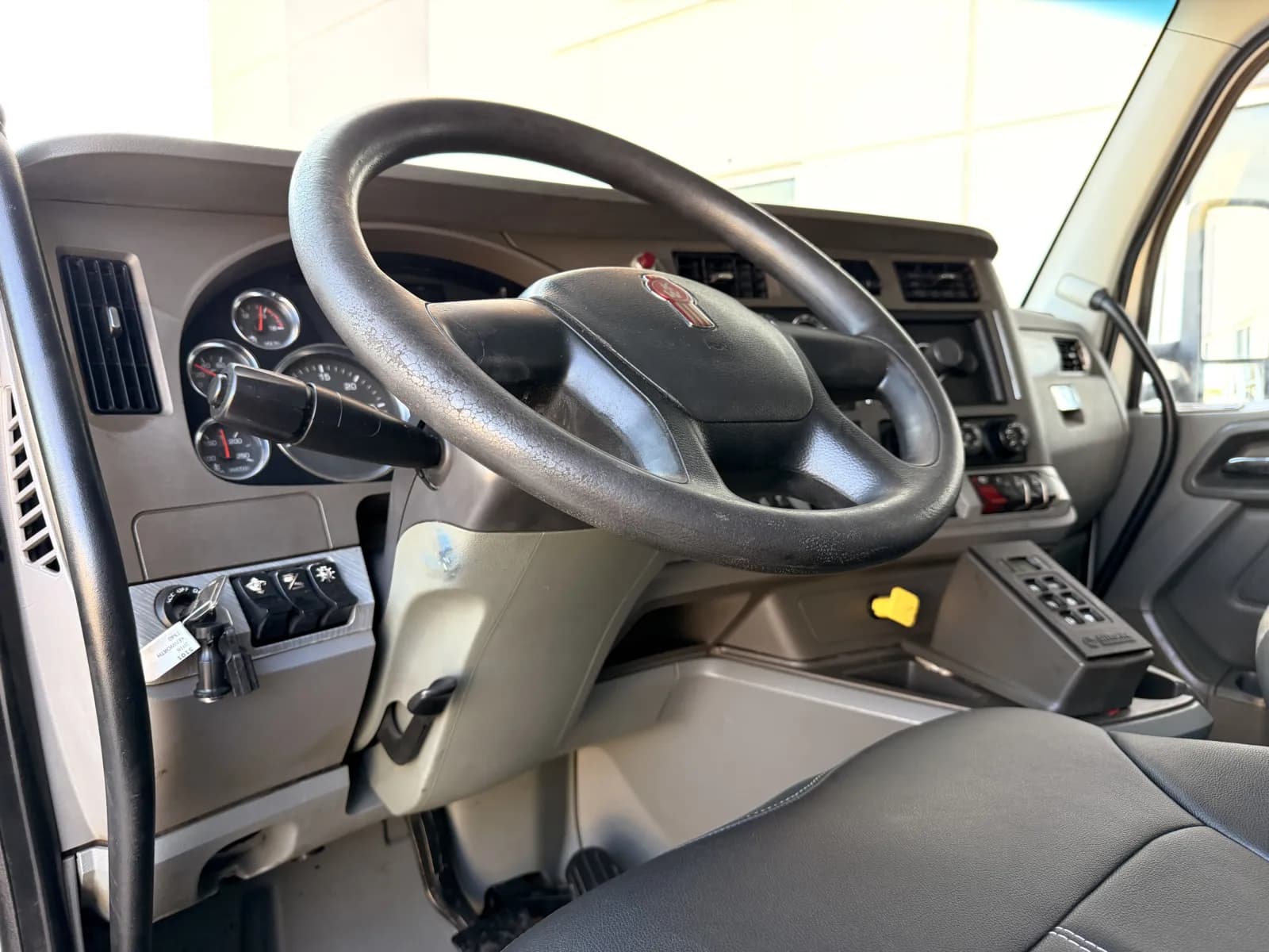 2016 Kenworth T880 — photo 16