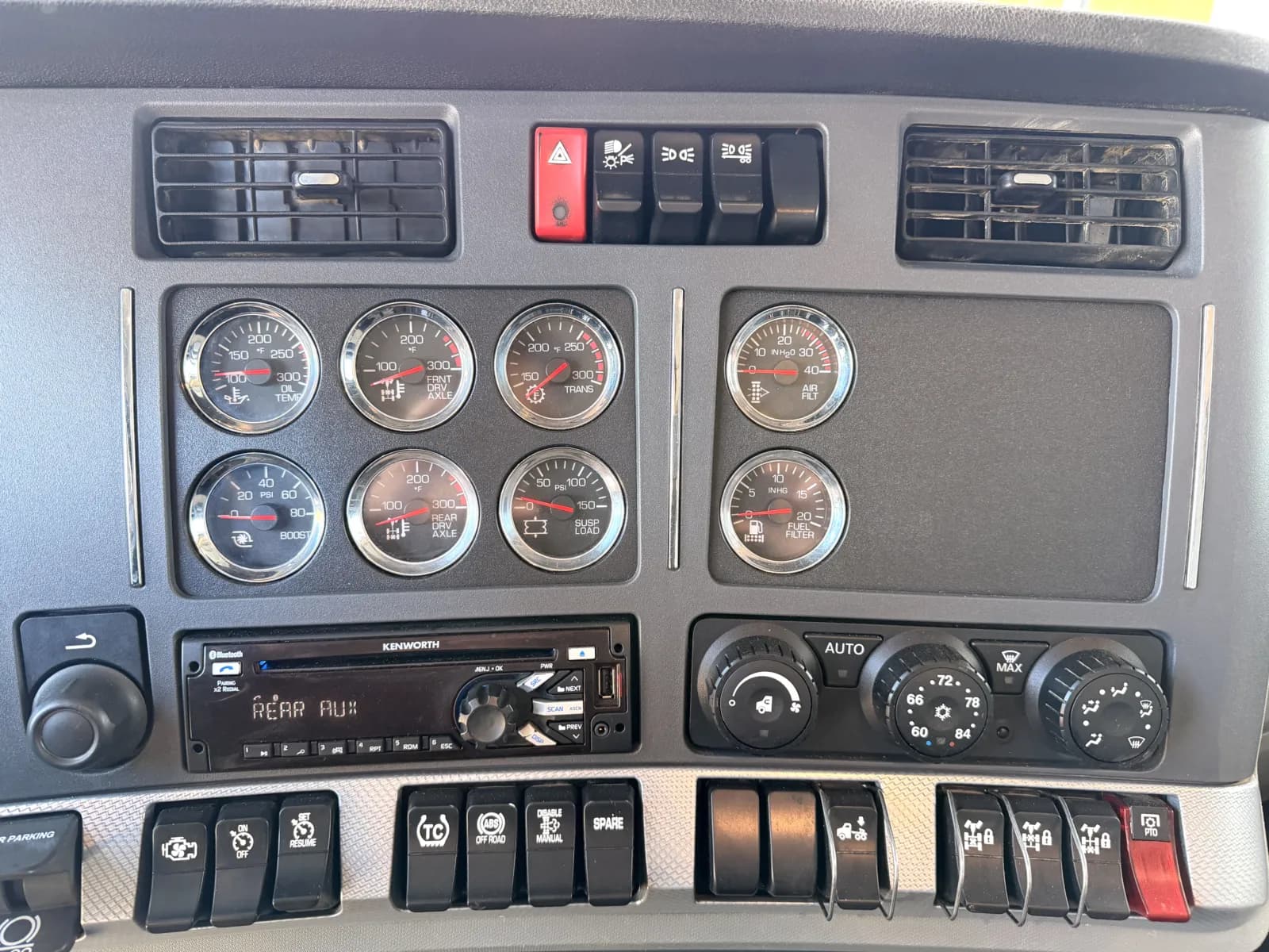 2020 Kenworth T880 — photo 19