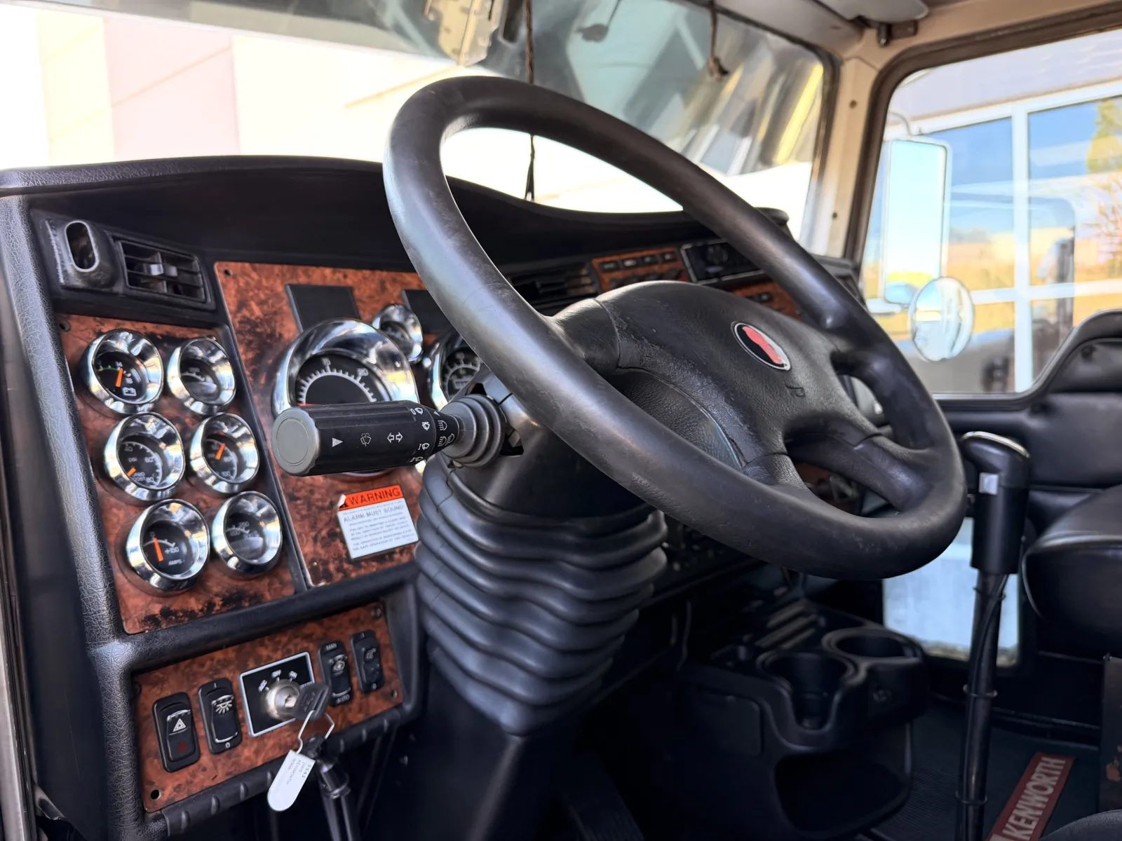 2005 Kenworth W900 — photo 15