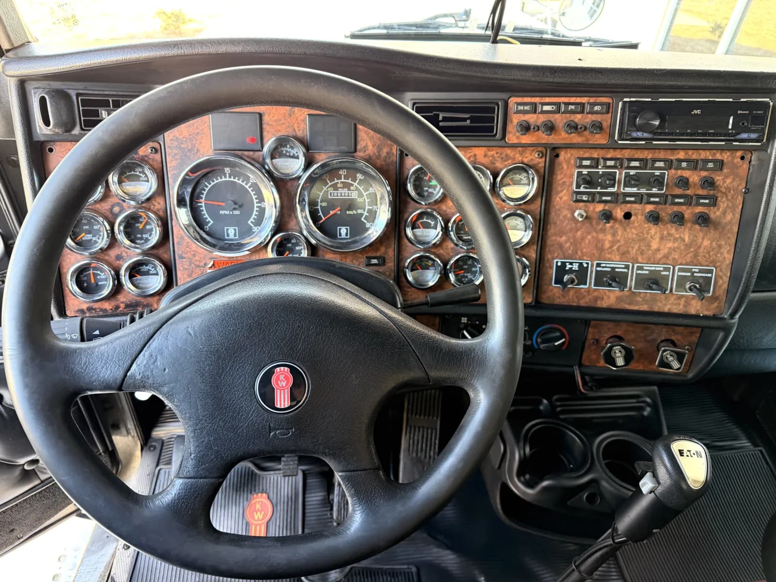 2005 Kenworth W900 — photo 16