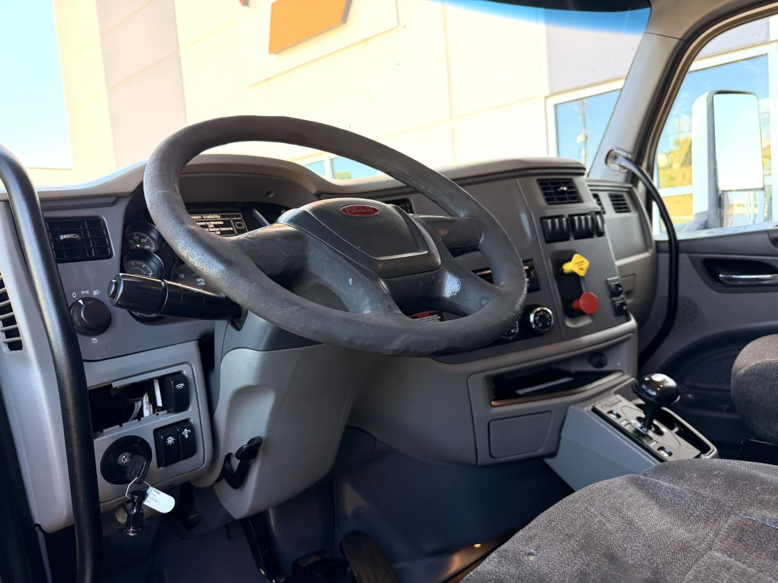 2016 Peterbilt 567 — photo 16