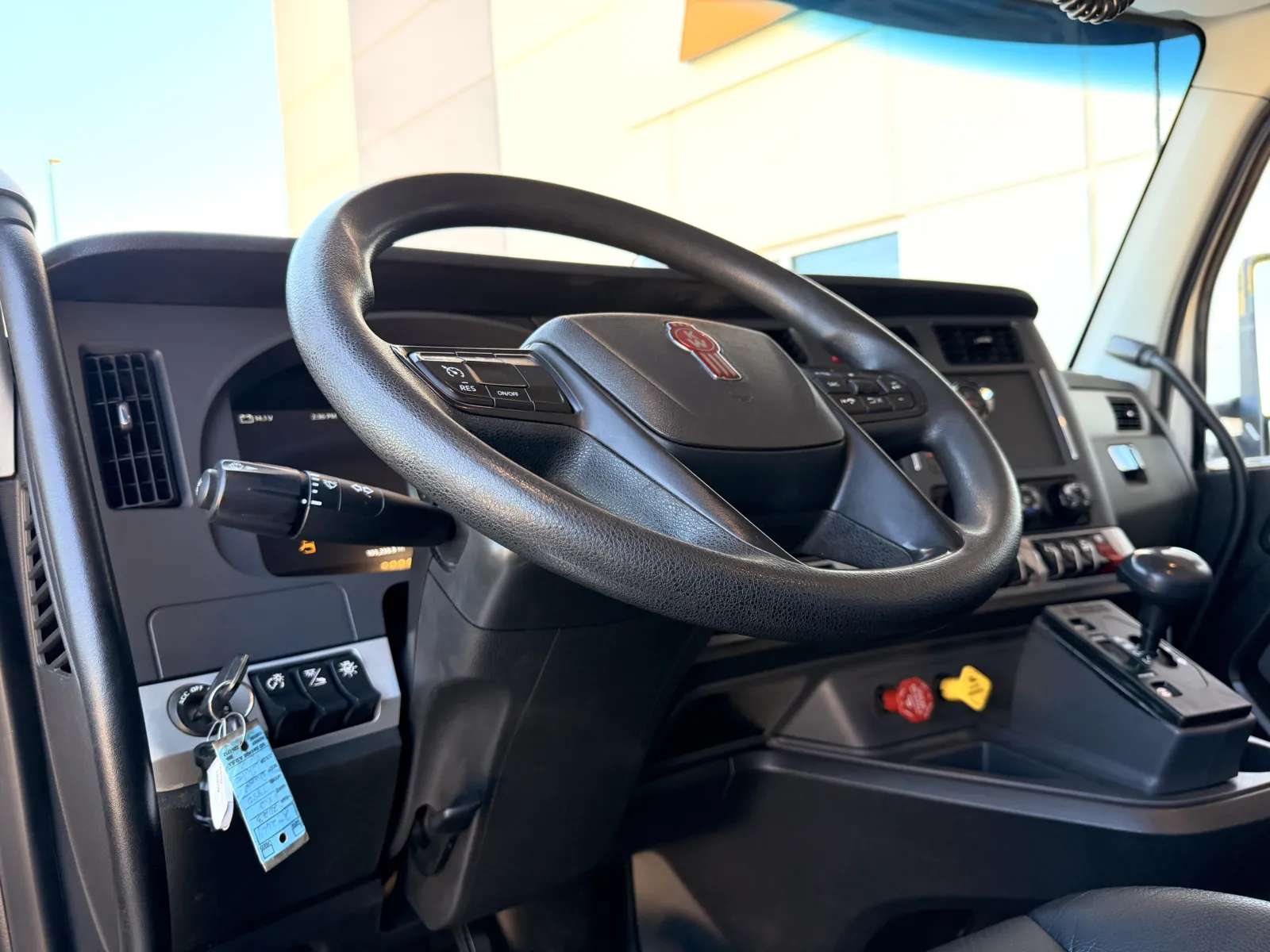 2023 Kenworth T880 — photo 16